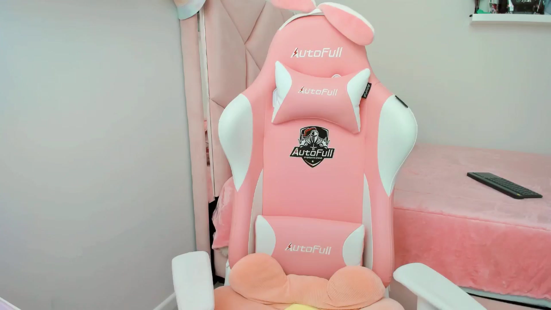 Gallery image thumbnail from Cherrycute666's myfreecams stream on, 11/19/2024, 22:15 image 14 of 20