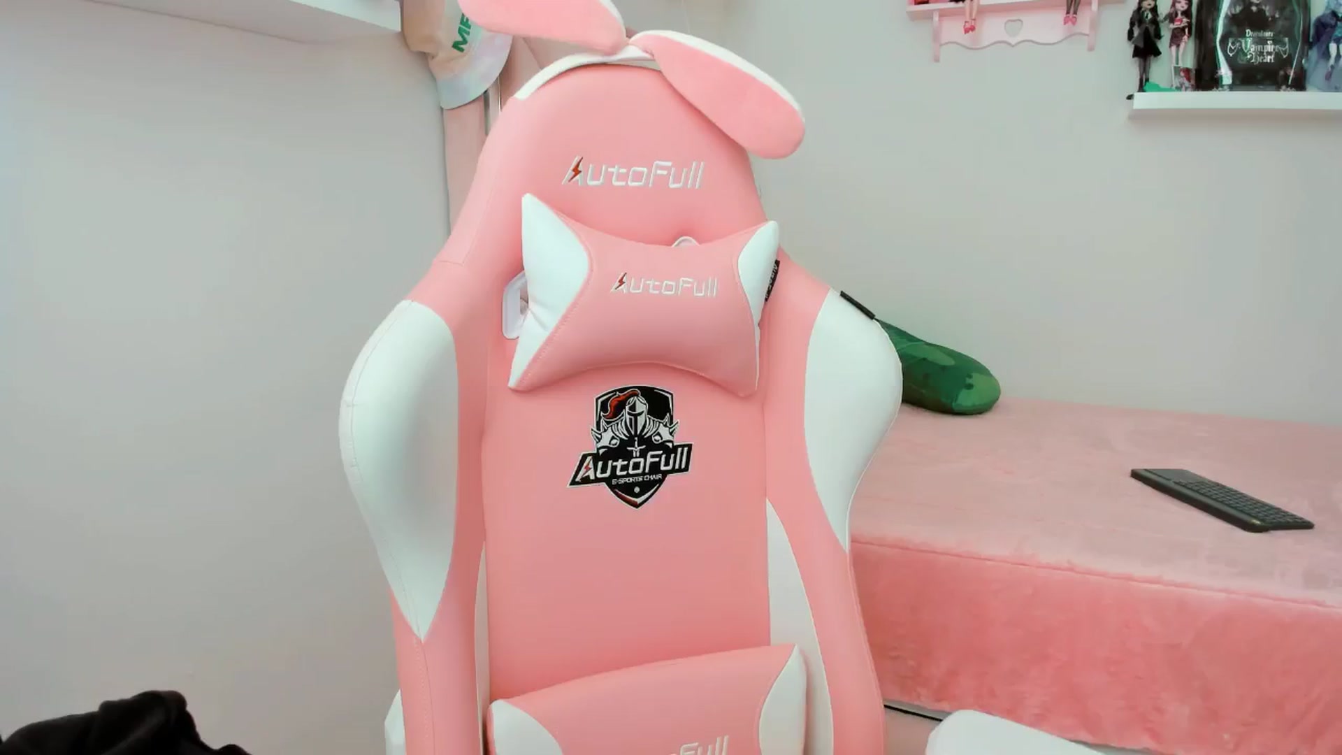 Gallery image thumbnail from Cherrycute666's myfreecams stream on, 11/19/2024, 22:15 image 8 of 20