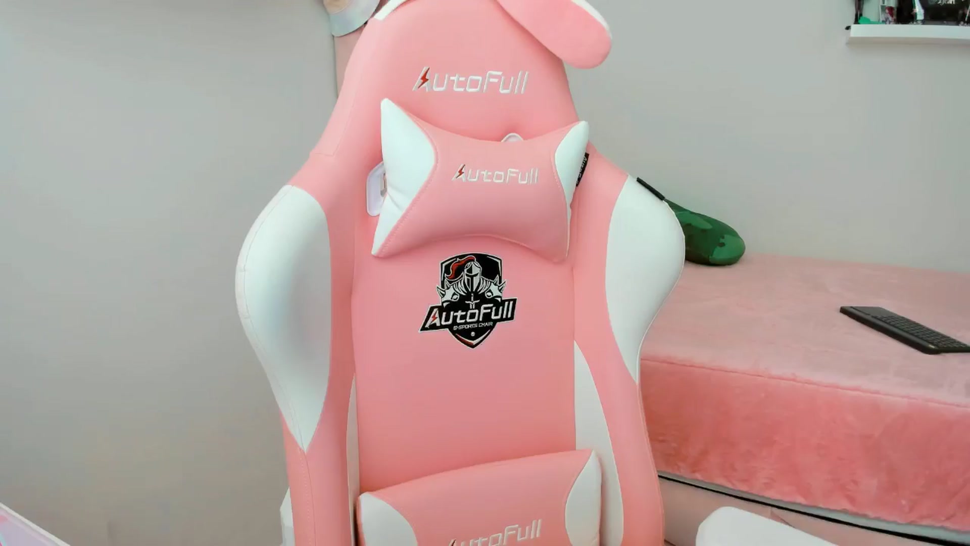 Gallery image thumbnail from Cherrycute666's myfreecams stream on, 11/19/2024, 22:15 image 18 of 20