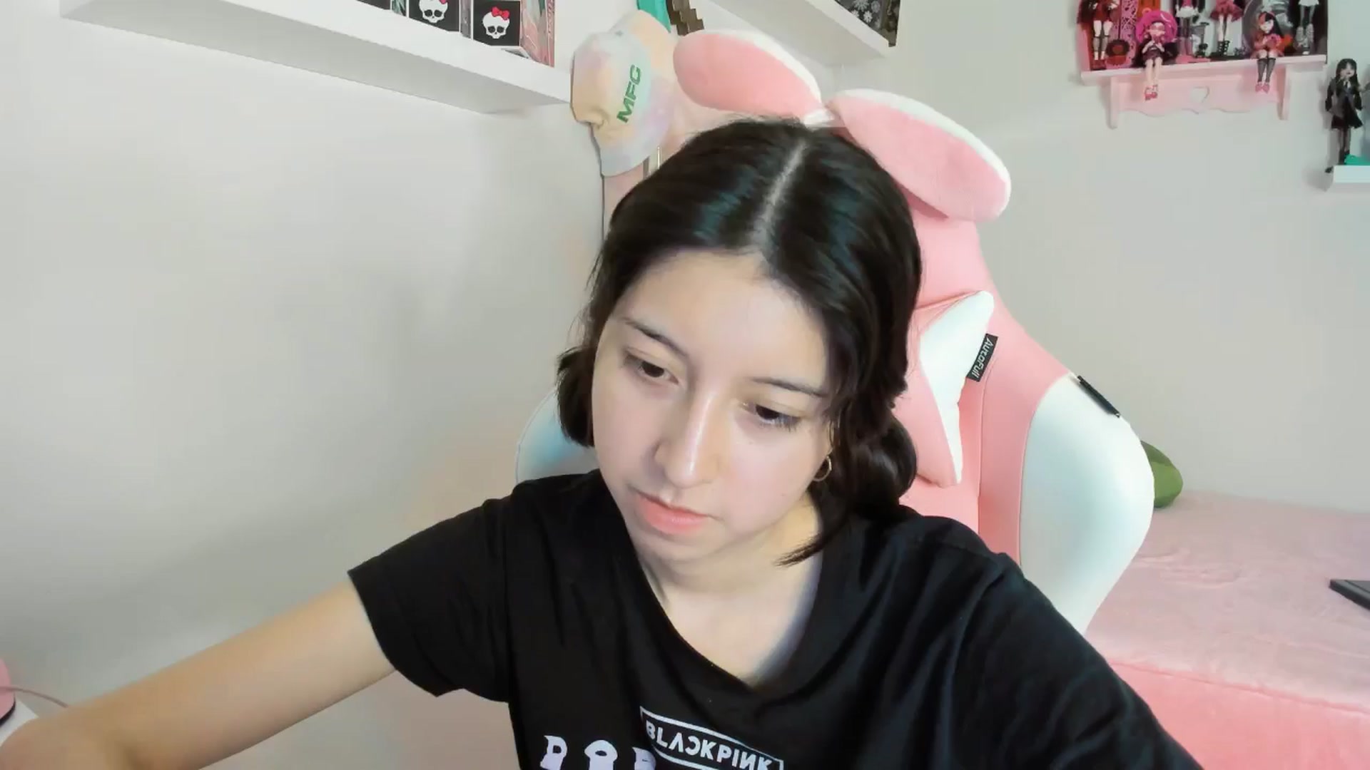 Gallery image thumbnail from Cherrycute666's myfreecams stream on, 11/20/2024, 06:08 image 19 of 20