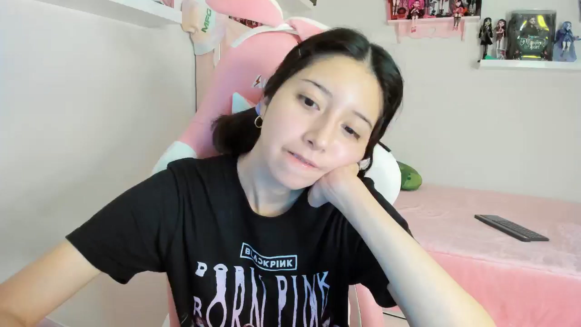 Gallery image thumbnail from Cherrycute666's myfreecams stream on, 11/20/2024, 06:08 image 8 of 20