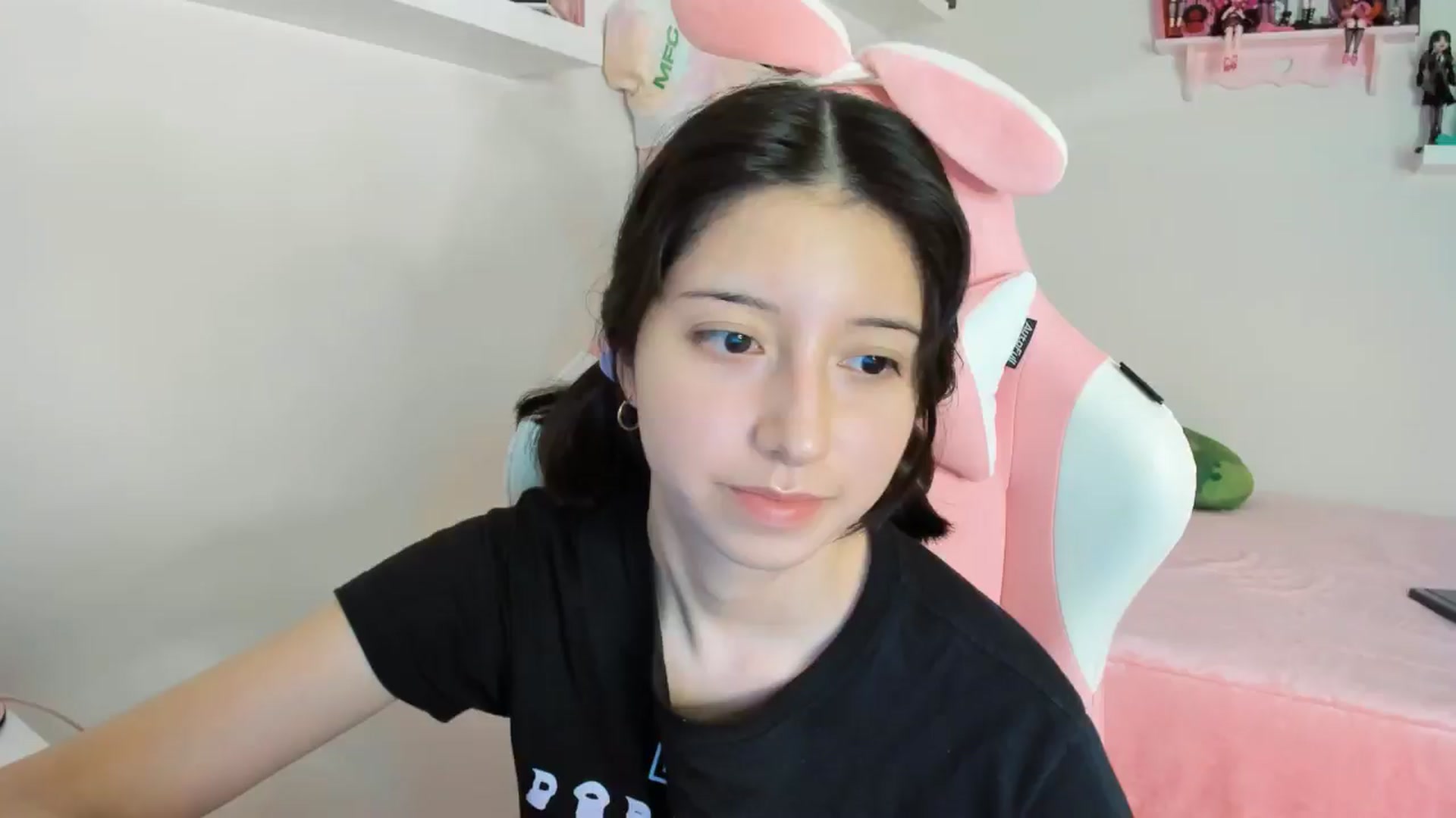 Gallery image thumbnail from Cherrycute666's myfreecams stream on, 11/20/2024, 06:08 image 20 of 20