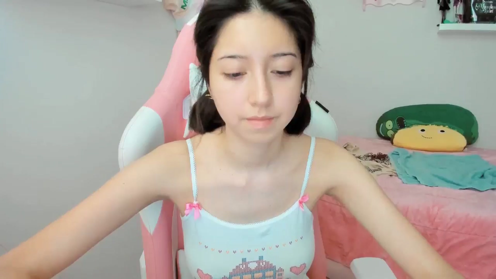 Gallery image thumbnail from Cherrycute666's myfreecams stream on, 11/20/2024, 21:14 image 12 of 20