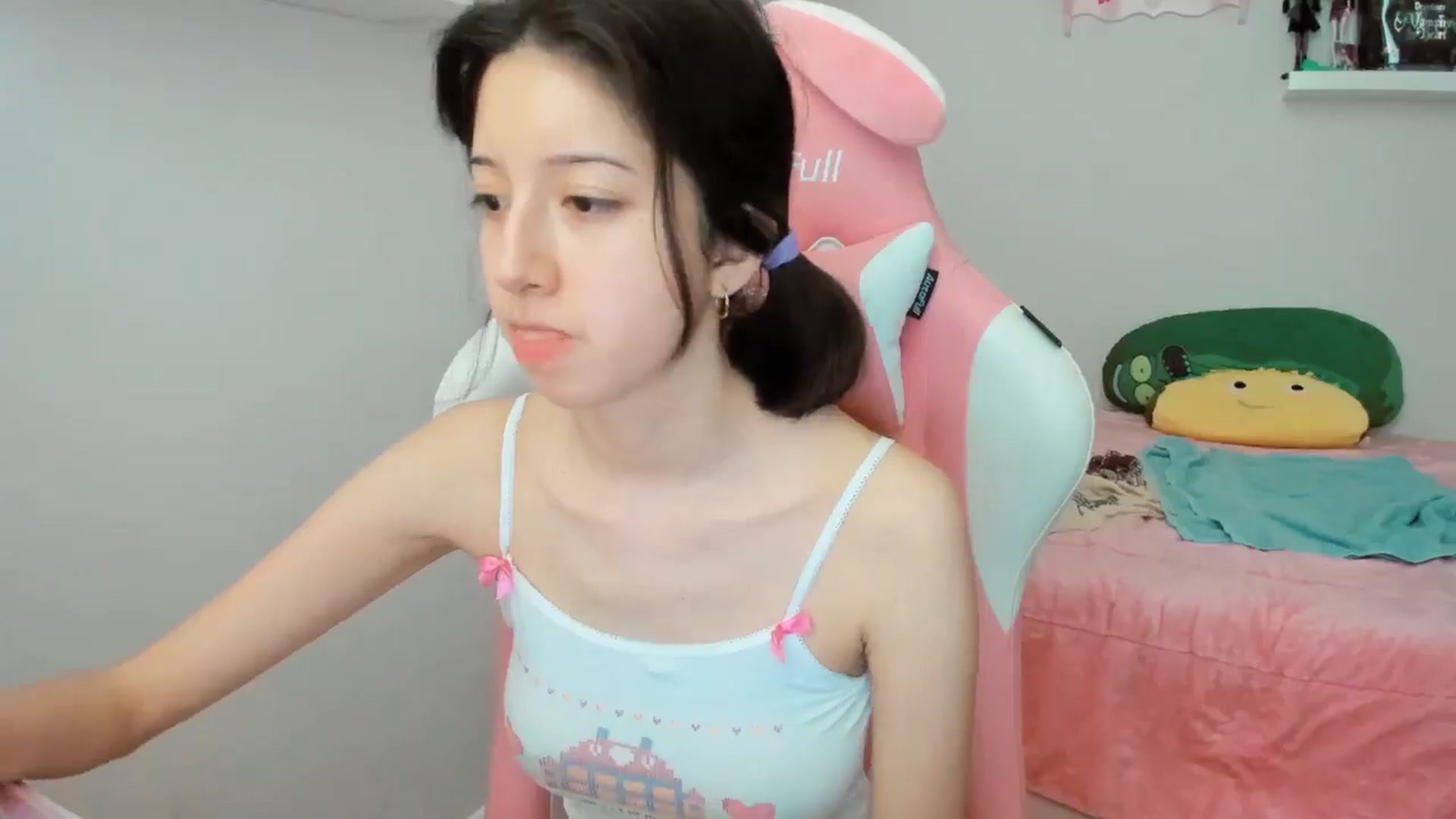 Gallery image thumbnail from Cherrycute666's myfreecams stream on, 11/20/2024, 21:14 image 15 of 20