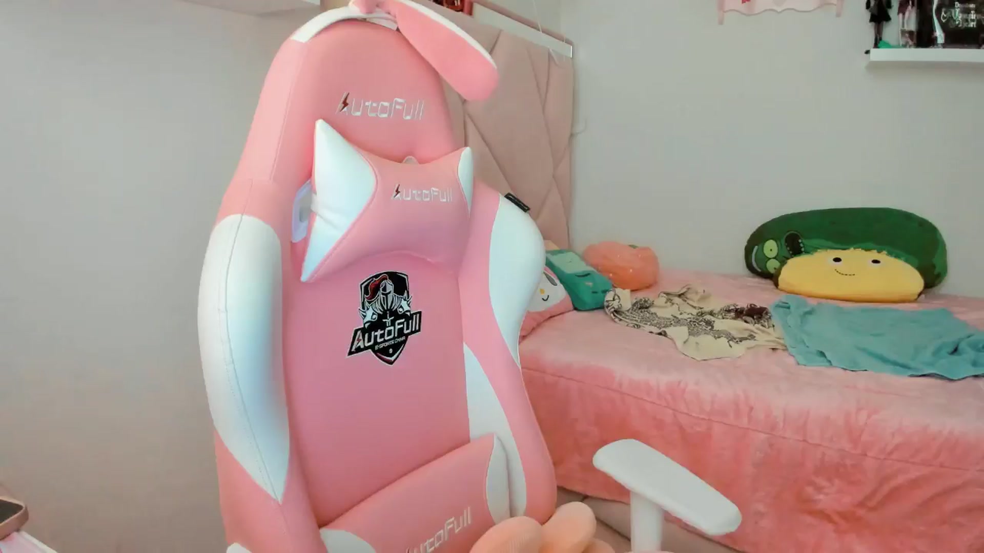 Gallery image thumbnail from Cherrycute666's myfreecams stream on, 11/20/2024, 21:14 image 20 of 20