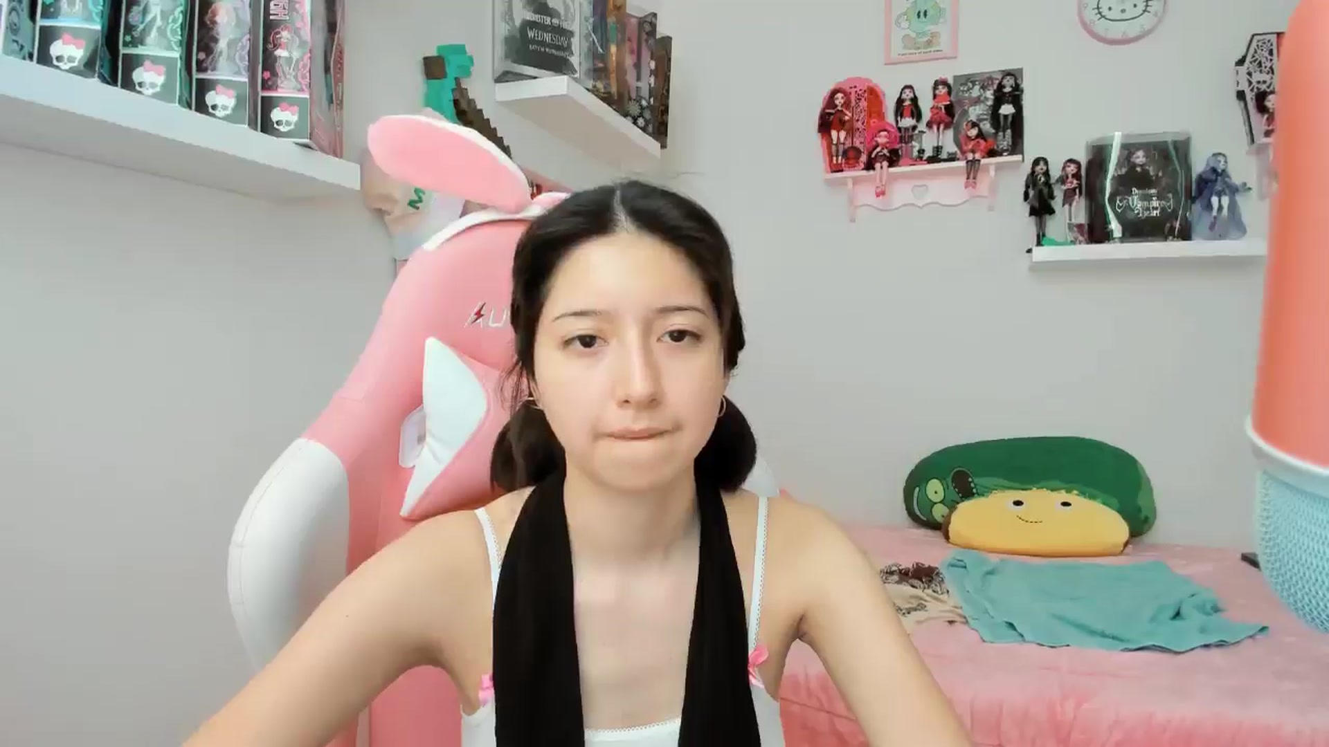 Gallery image thumbnail from Cherrycute666's myfreecams stream on, 11/20/2024, 21:14 image 3 of 20