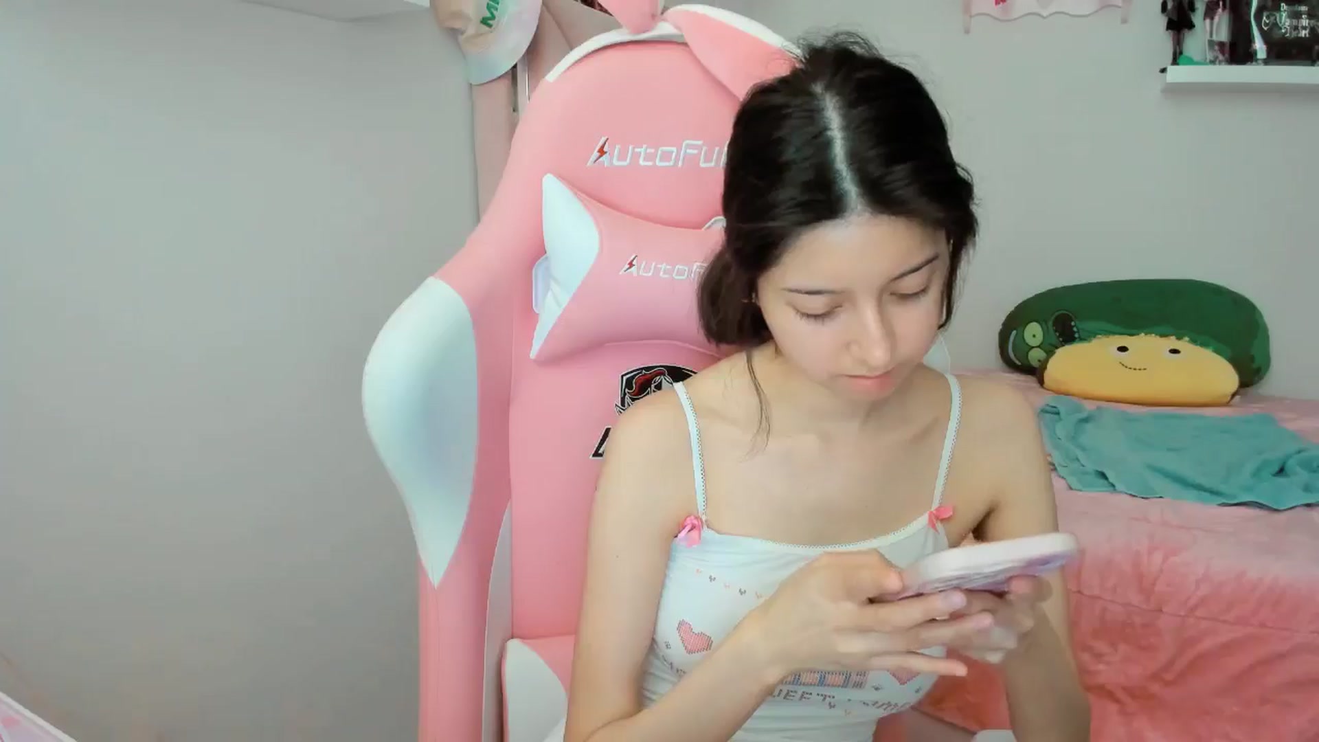 Gallery image thumbnail from Cherrycute666's myfreecams stream on, 11/20/2024, 21:14 image 17 of 20