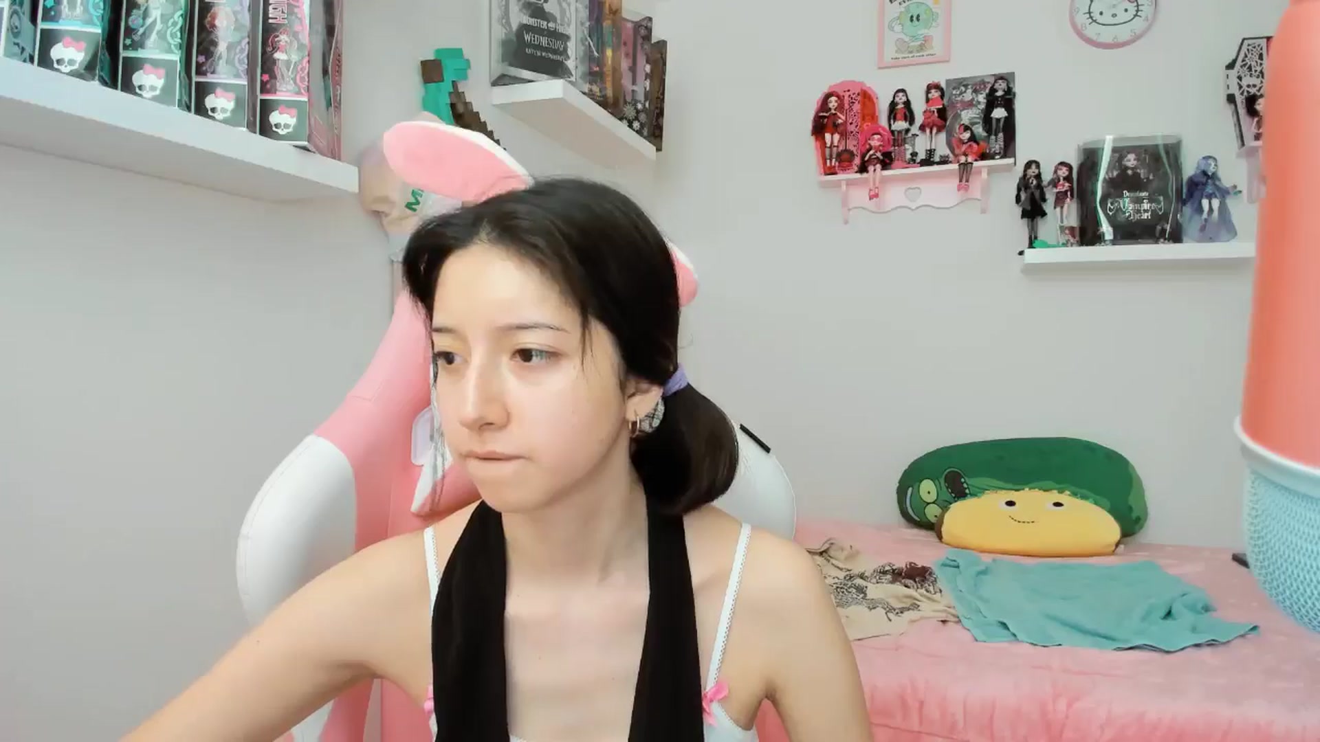 Gallery image thumbnail from Cherrycute666's myfreecams stream on, 11/20/2024, 21:14 image 2 of 20