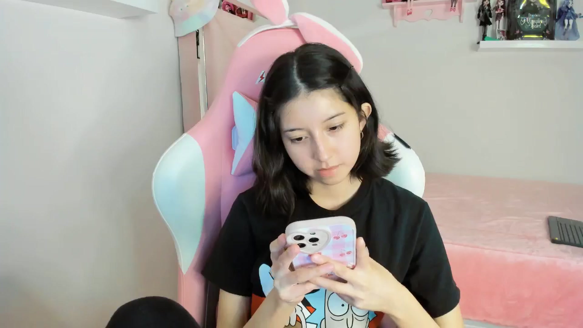 Gallery image thumbnail from Cherrycute666's myfreecams stream on, 11/21/2024, 05:50 image 18 of 20