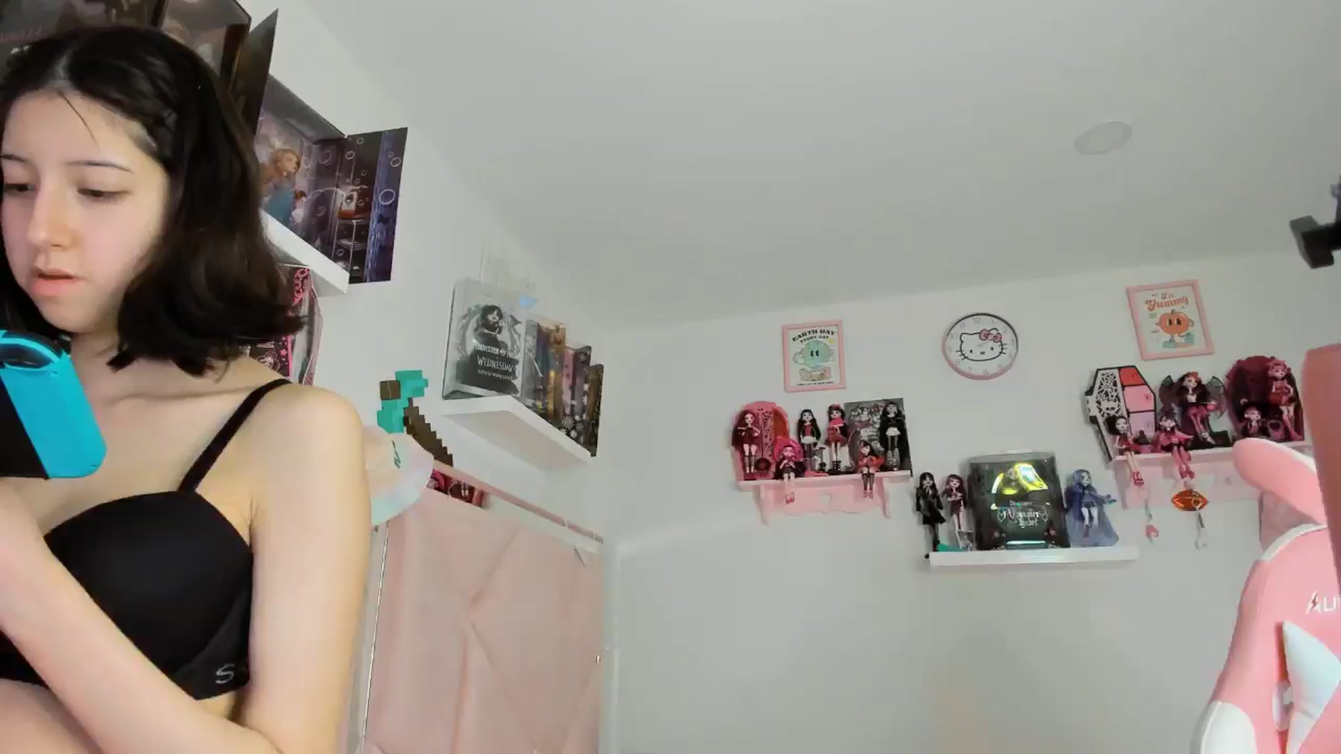 Gallery image thumbnail from Cherrycute666's myfreecams stream on, 11/21/2024, 05:50 image 7 of 20
