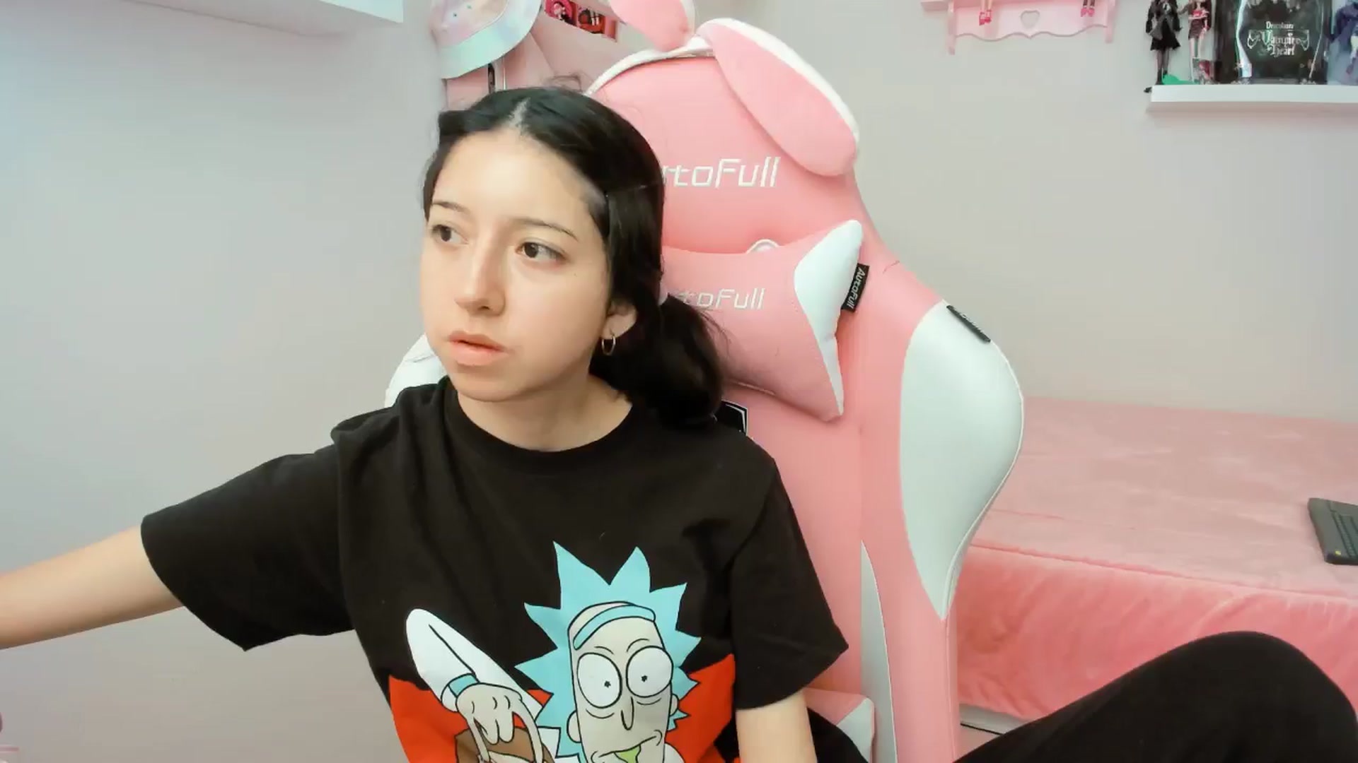 Gallery image thumbnail from Cherrycute666's myfreecams stream on, 11/21/2024, 19:44 image 18 of 20
