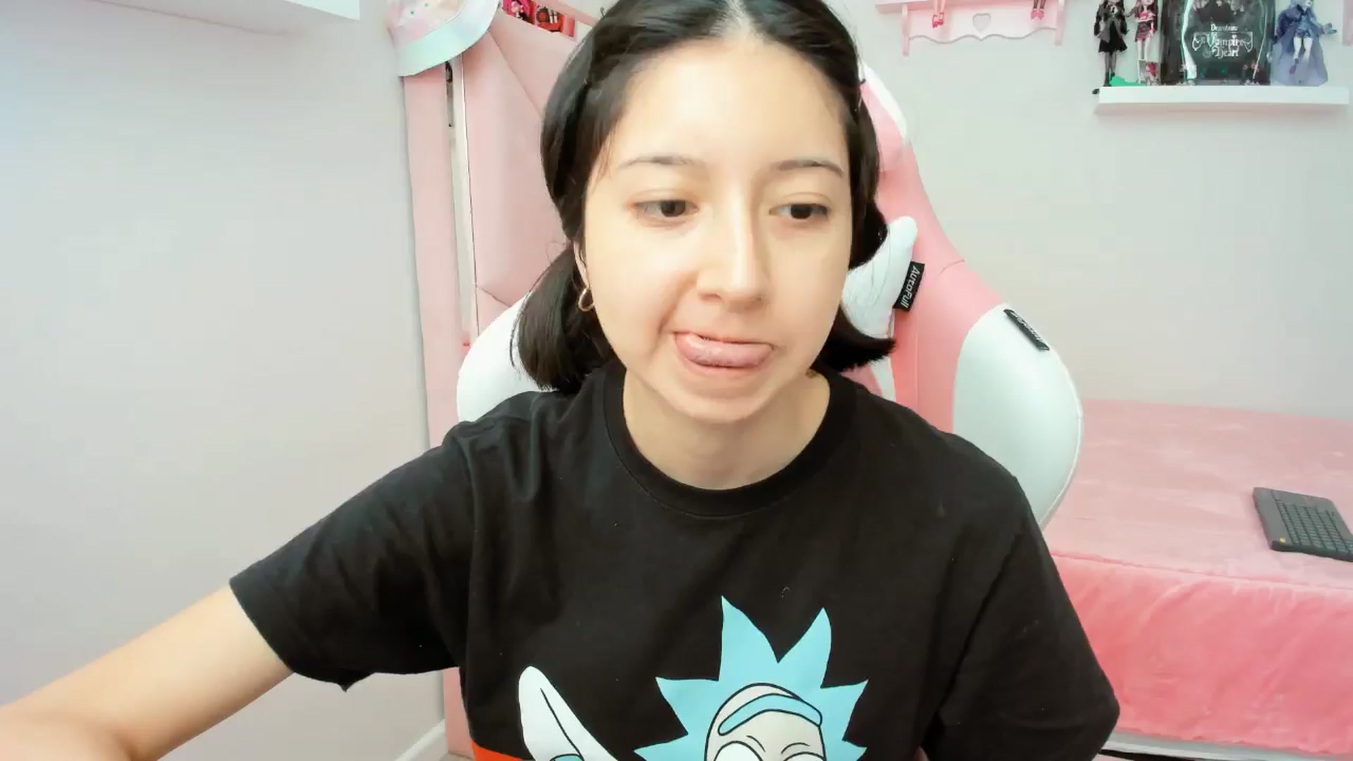 Gallery image thumbnail from Cherrycute666's myfreecams stream on, 11/21/2024, 19:44 image 6 of 20