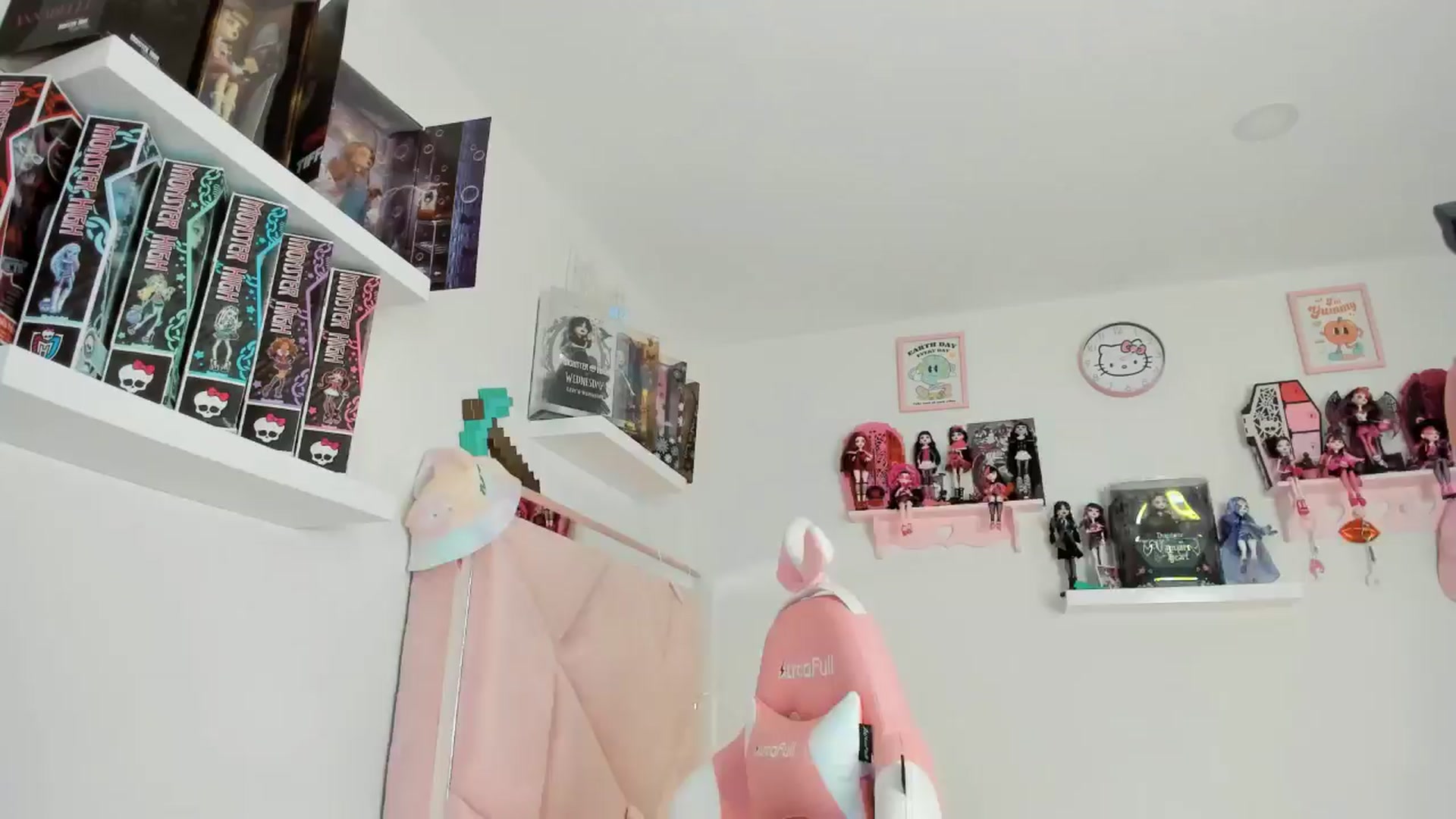 Gallery image thumbnail from Cherrycute666's myfreecams stream on, 11/22/2024, 08:51 image 18 of 20