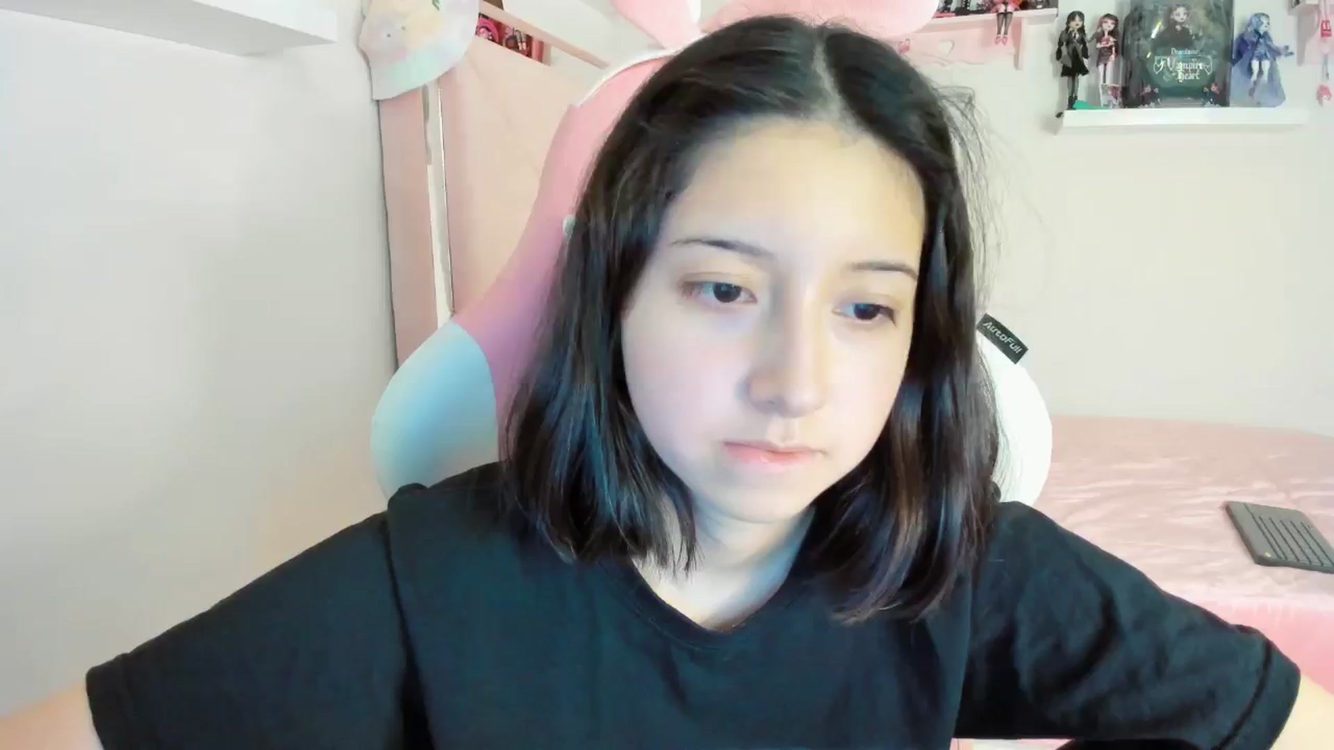 Gallery image thumbnail from Cherrycute666's myfreecams stream on, 11/22/2024, 08:51 image 7 of 20