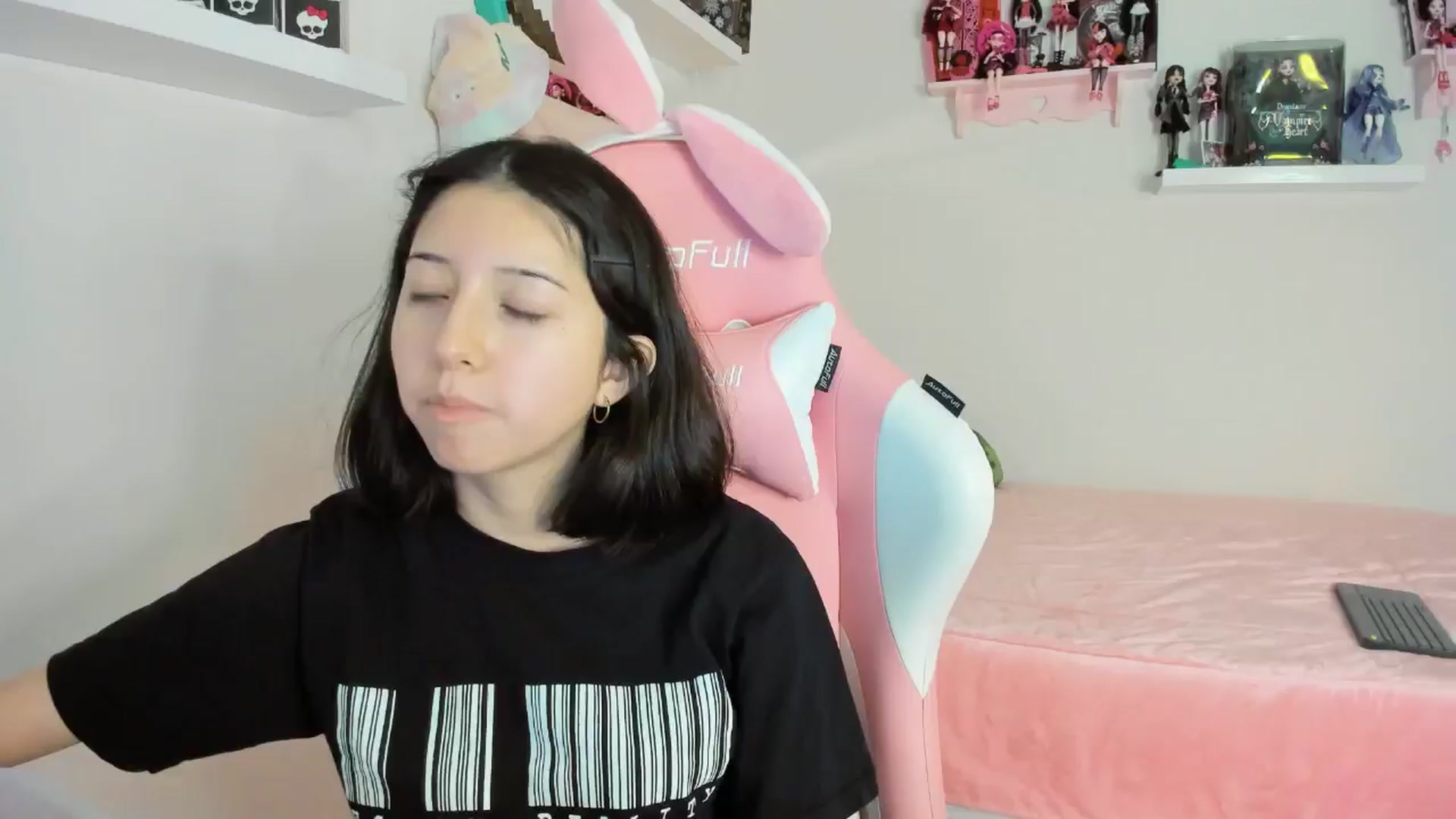 Gallery image thumbnail from Cherrycute666's myfreecams stream on, 11/22/2024, 08:51 image 3 of 20