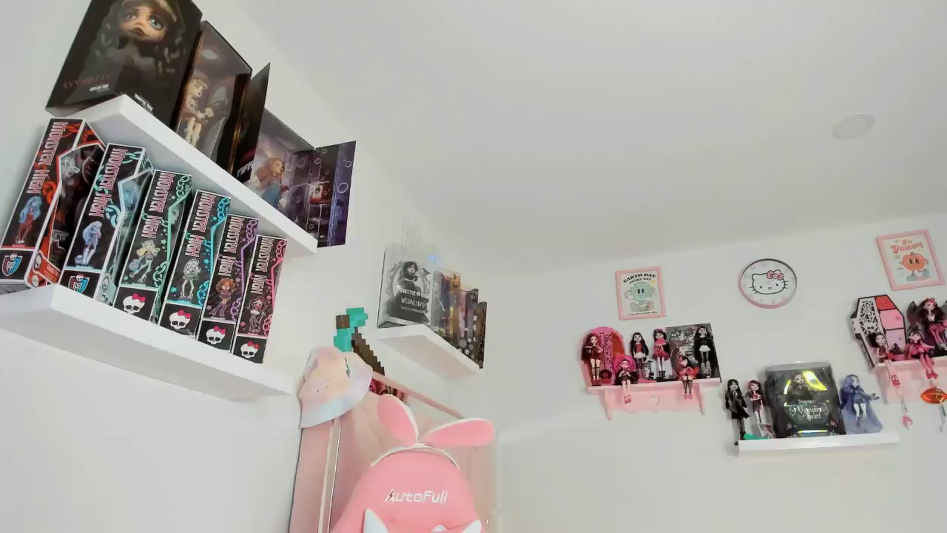Gallery image thumbnail from Cherrycute666's myfreecams stream on, 11/22/2024, 08:51 image 14 of 20