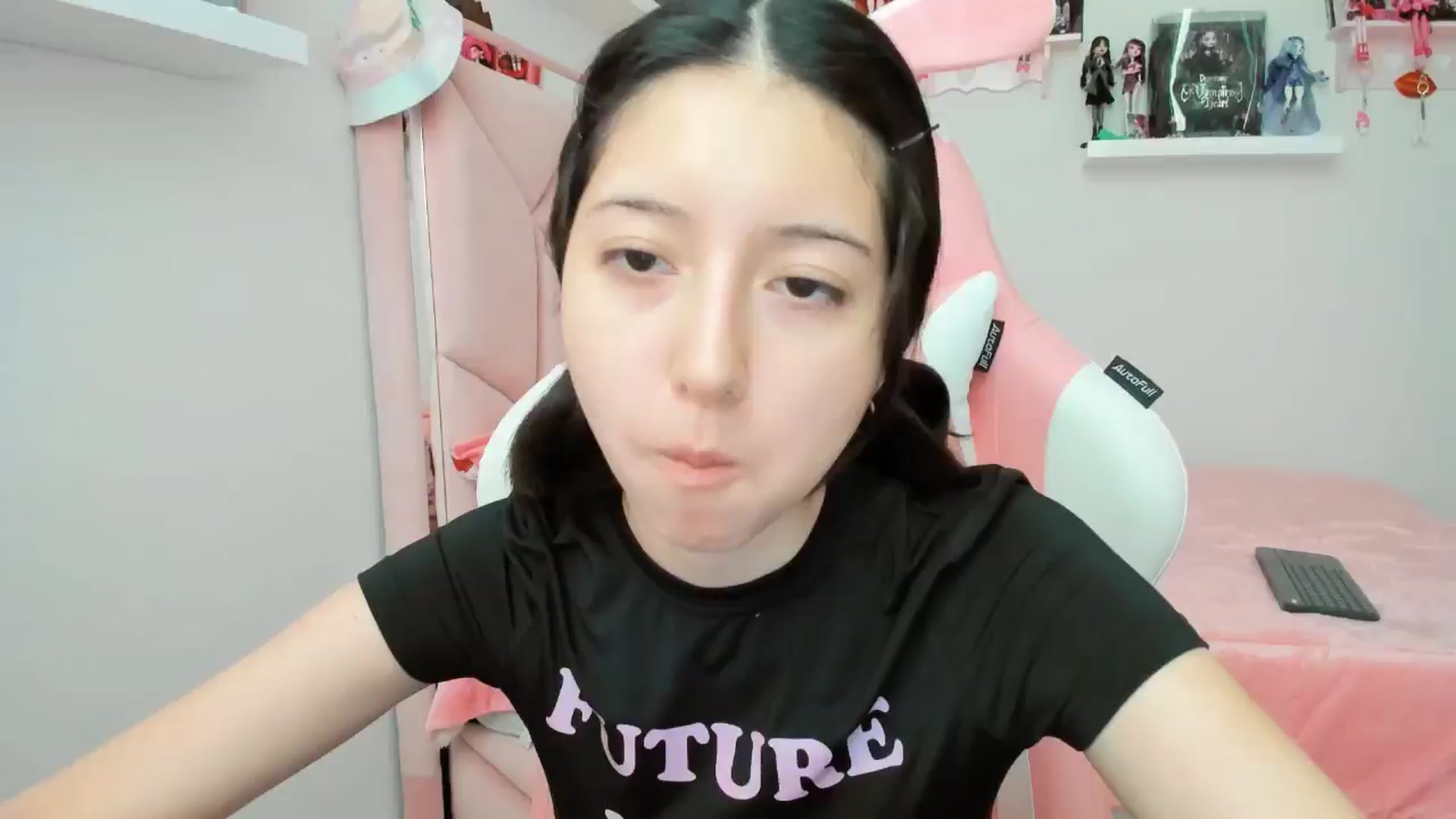 Gallery image thumbnail from Cherrycute666's myfreecams stream on, 11/23/2024, 24:01 image 5 of 20