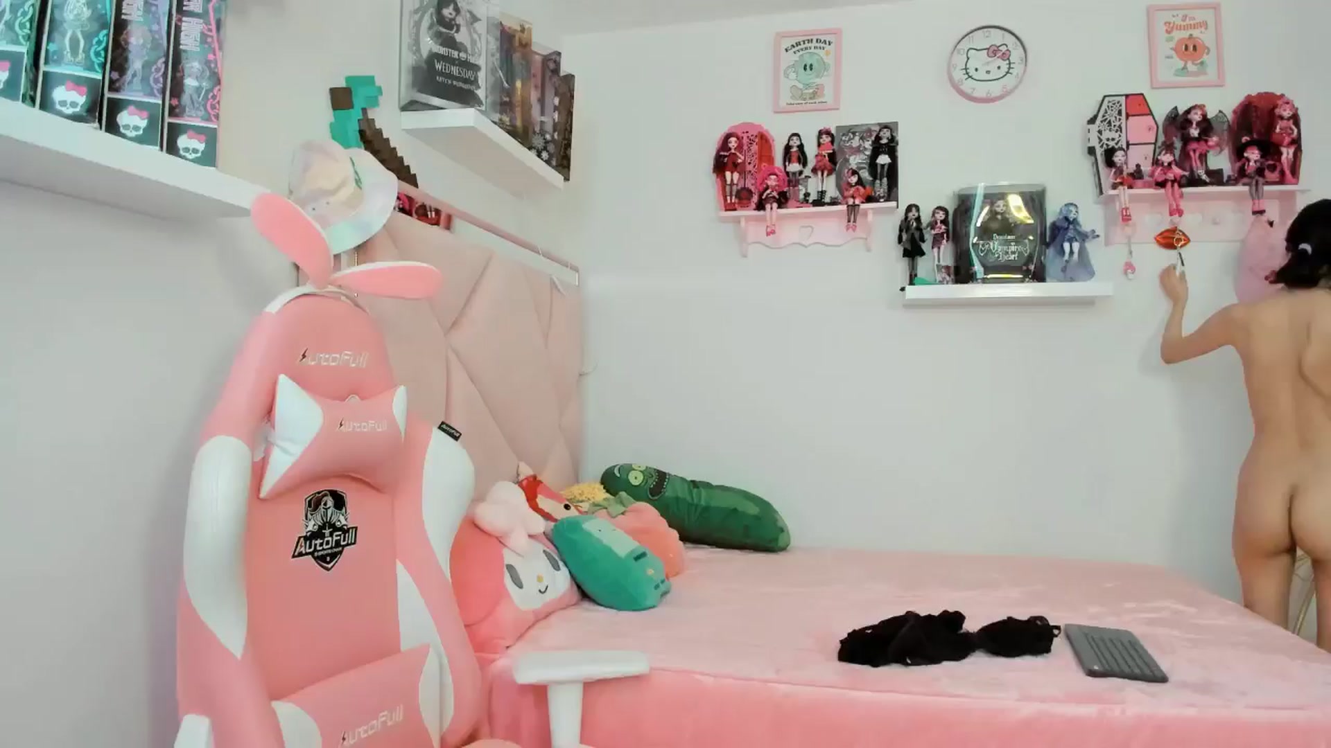 Gallery image thumbnail from Cherrycute666's myfreecams stream on, 11/23/2024, 24:01 image 13 of 20