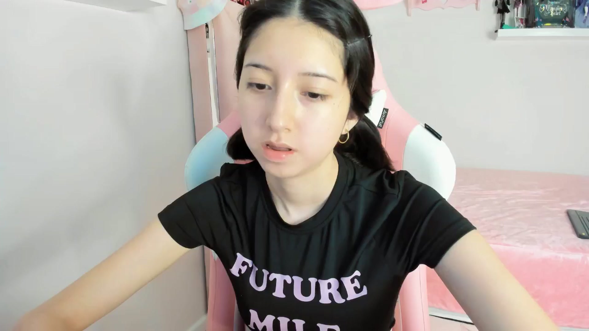 Gallery image thumbnail from Cherrycute666's myfreecams stream on, 11/23/2024, 24:01 image 18 of 20