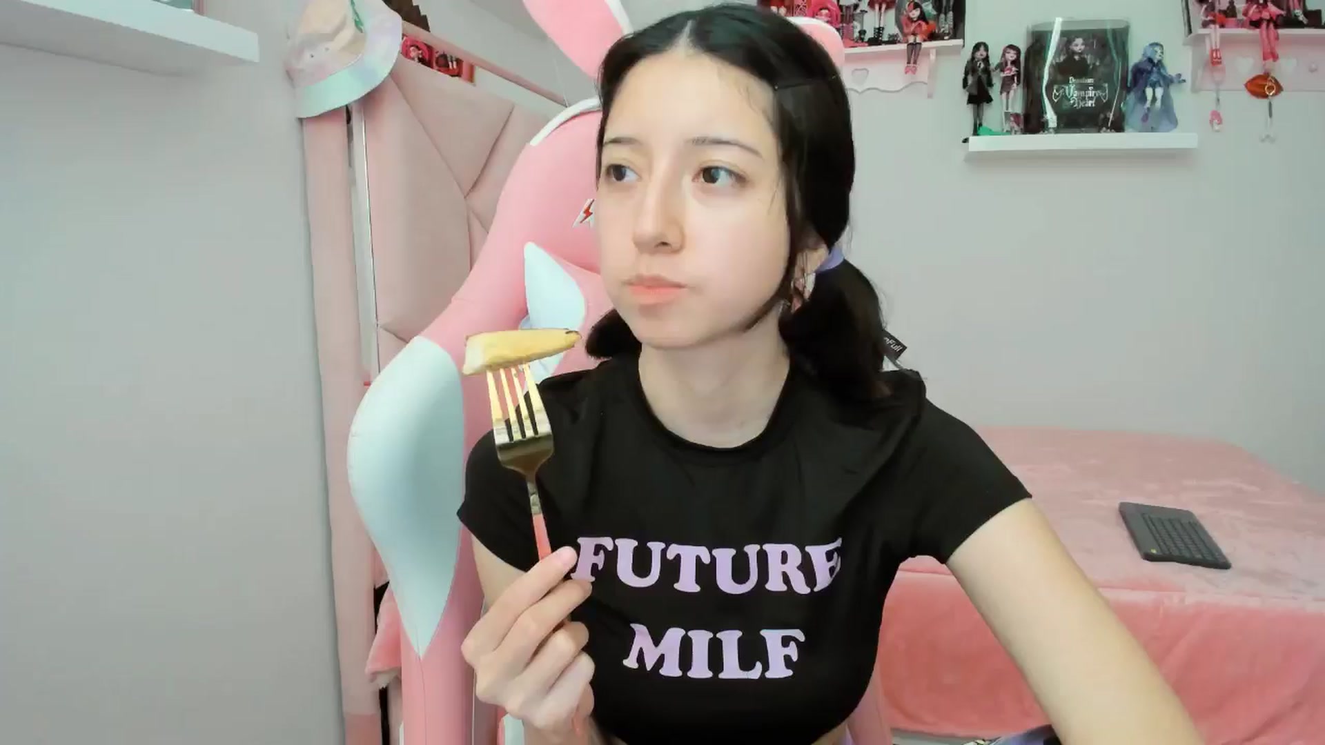 Gallery image thumbnail from Cherrycute666's myfreecams stream on, 11/23/2024, 24:01 image 8 of 20