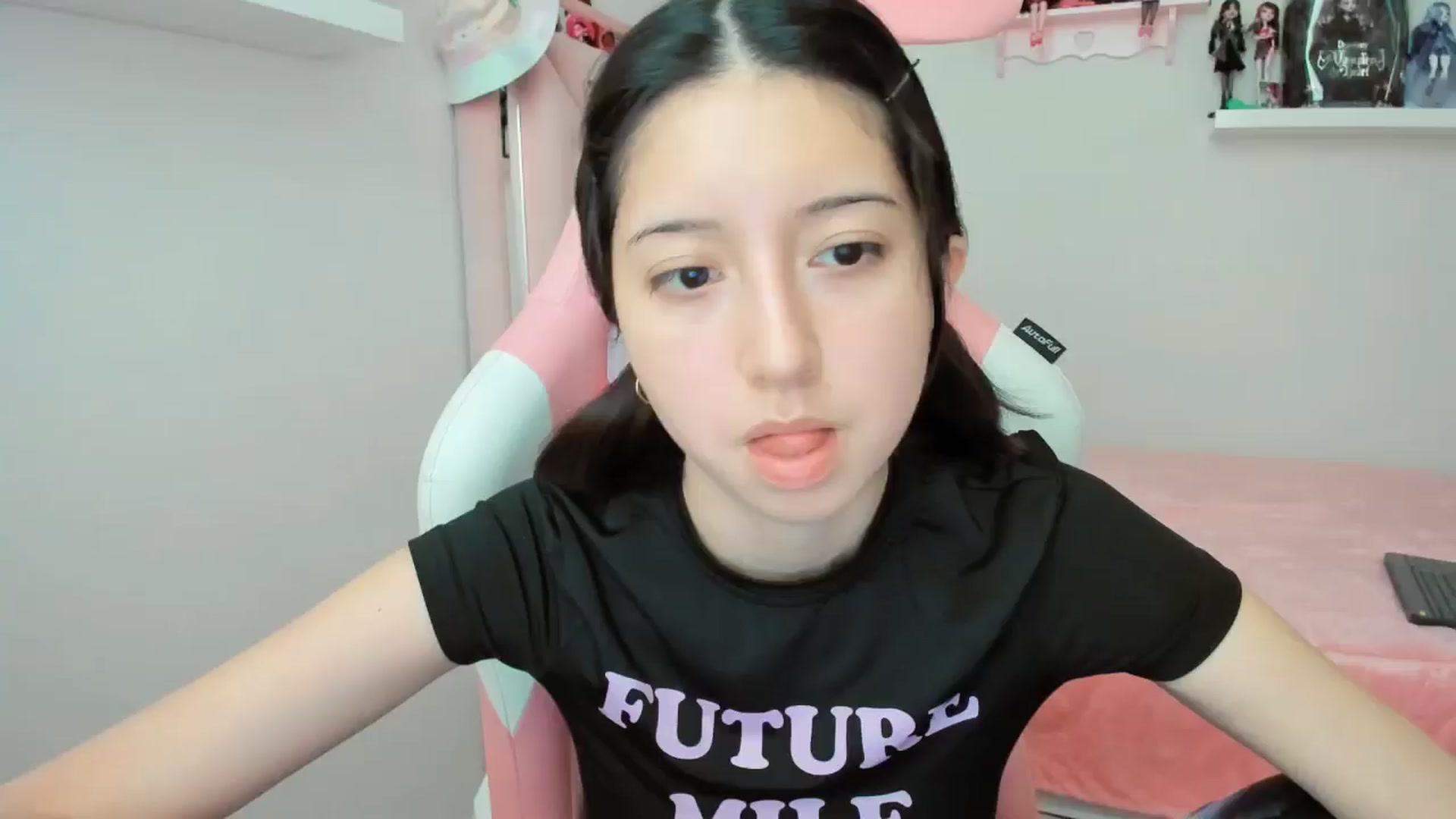 Gallery image thumbnail from Cherrycute666's myfreecams stream on, 11/23/2024, 24:01 image 11 of 20