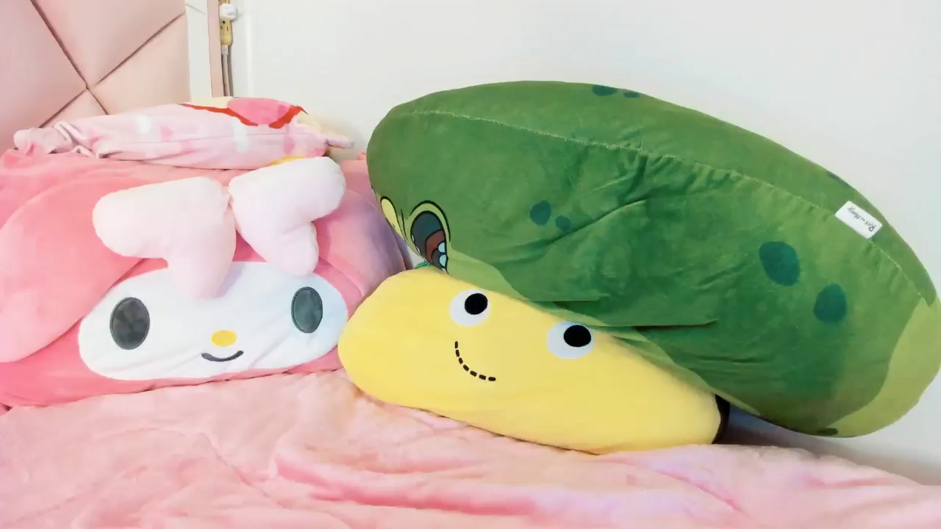 Gallery image thumbnail from Cherrycute666's myfreecams stream on, 11/23/2024, 10:03 image 2 of 20