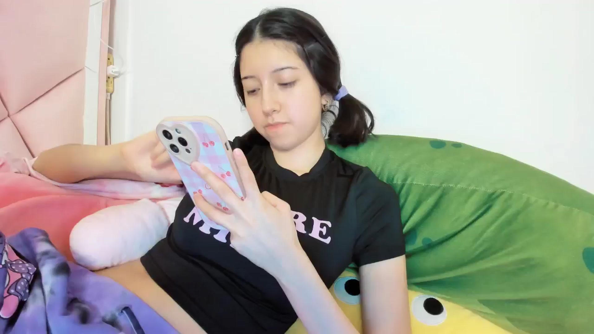 Gallery image thumbnail from Cherrycute666's myfreecams stream on, 11/23/2024, 10:03 image 4 of 20
