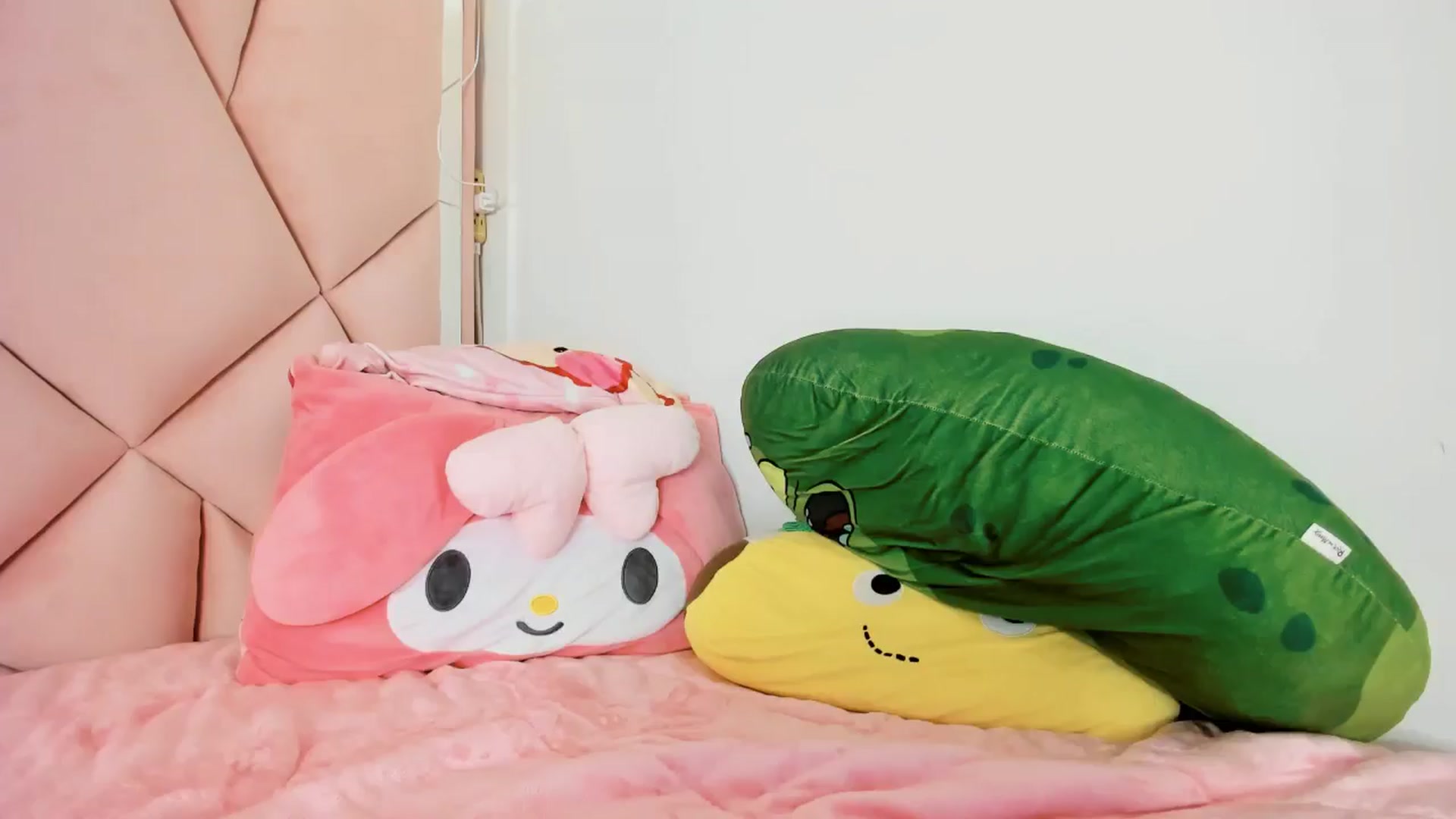 Gallery image thumbnail from Cherrycute666's myfreecams stream on, 11/23/2024, 10:03 image 6 of 20