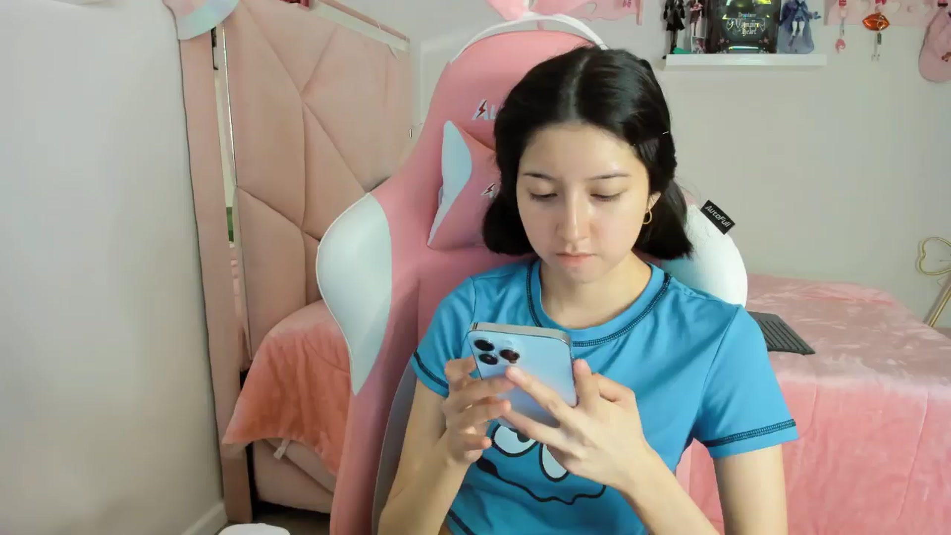 Gallery image thumbnail from Cherrycute666's myfreecams stream on, 11/24/2024, 06:22 image 12 of 20