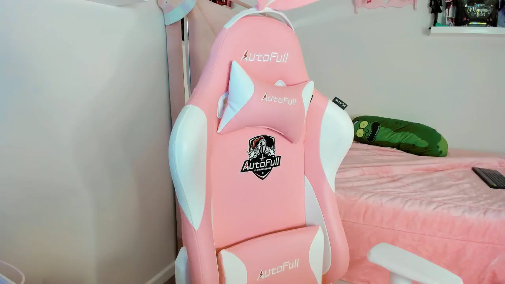 Gallery image thumbnail from Cherrycute666's myfreecams stream on, 11/24/2024, 06:22 image 16 of 20