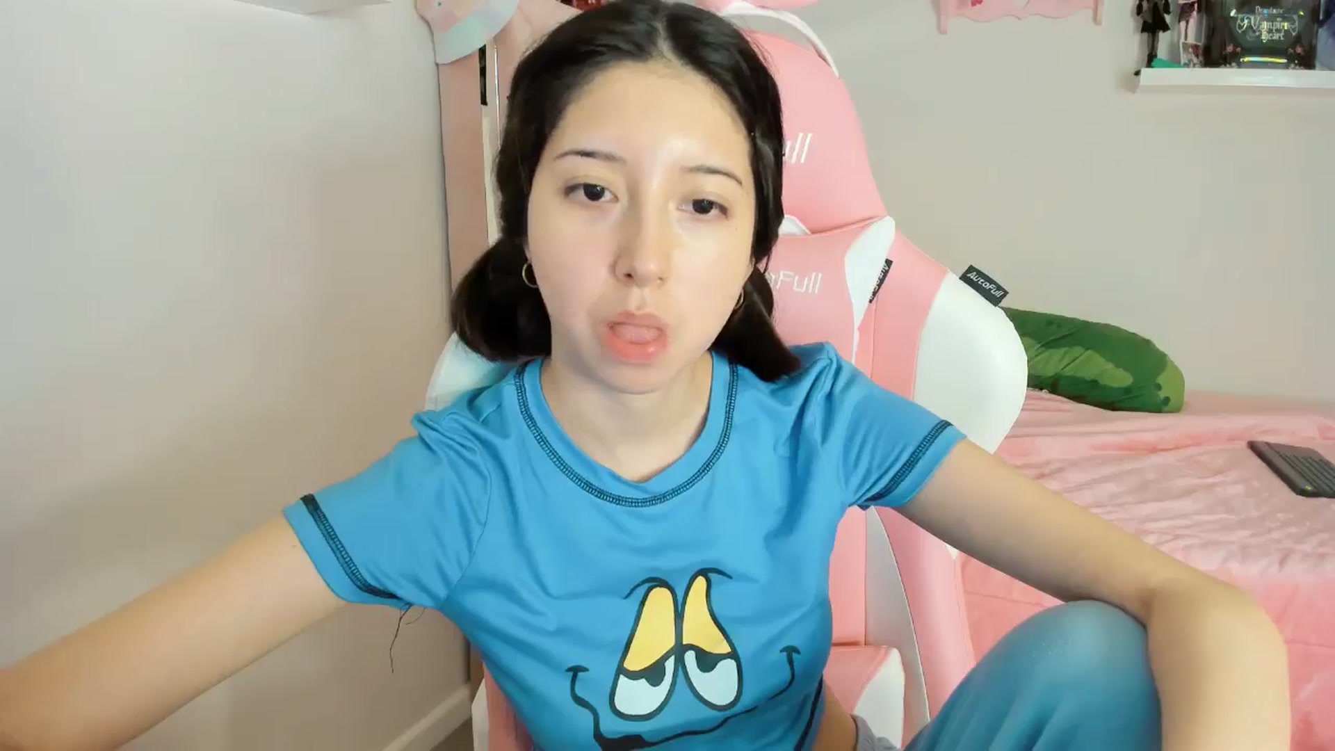 Gallery image thumbnail from Cherrycute666's myfreecams stream on, 11/24/2024, 06:22 image 17 of 20
