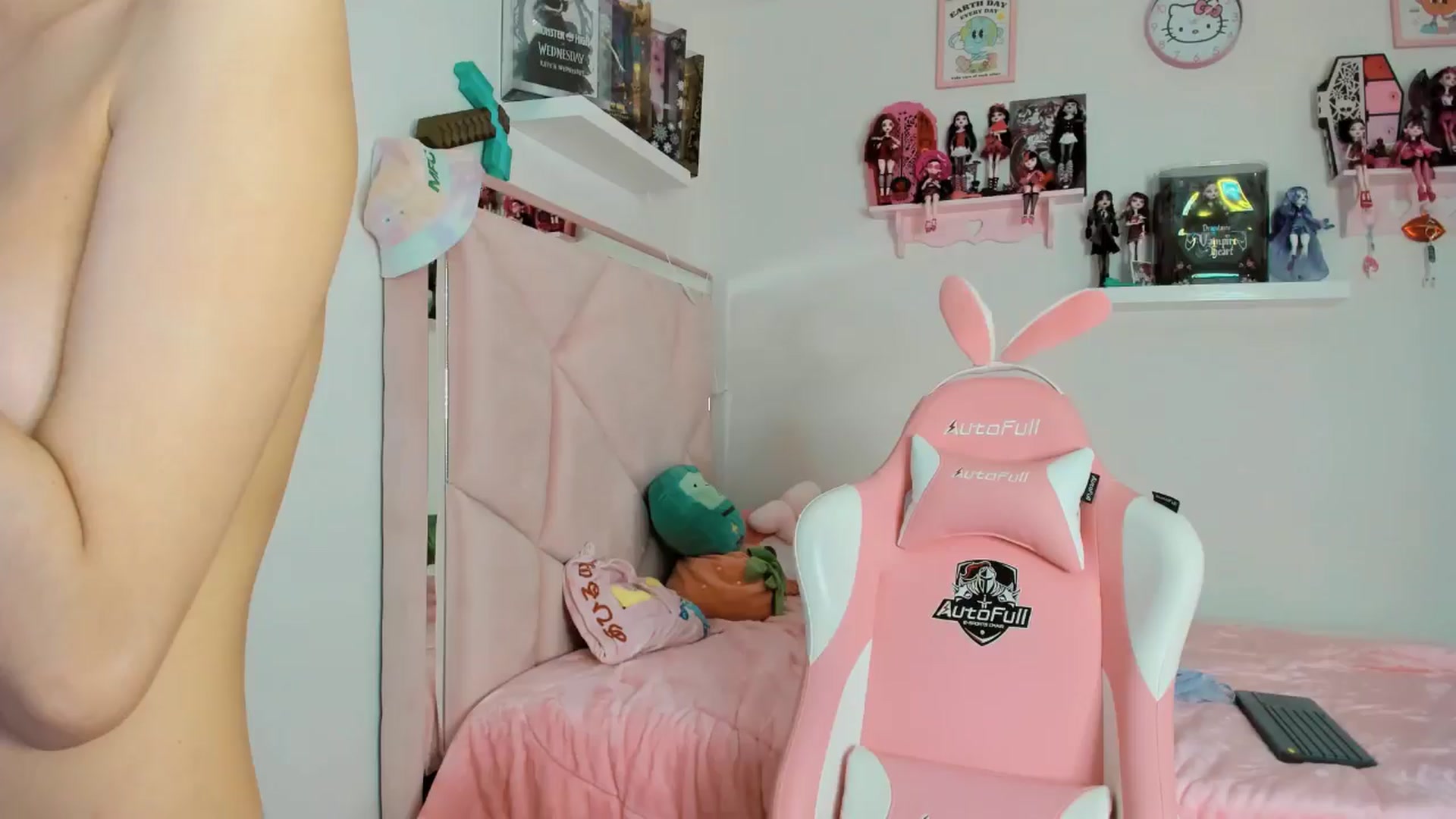 Gallery image thumbnail from Cherrycute666's myfreecams stream on, 11/24/2024, 06:22 image 7 of 20