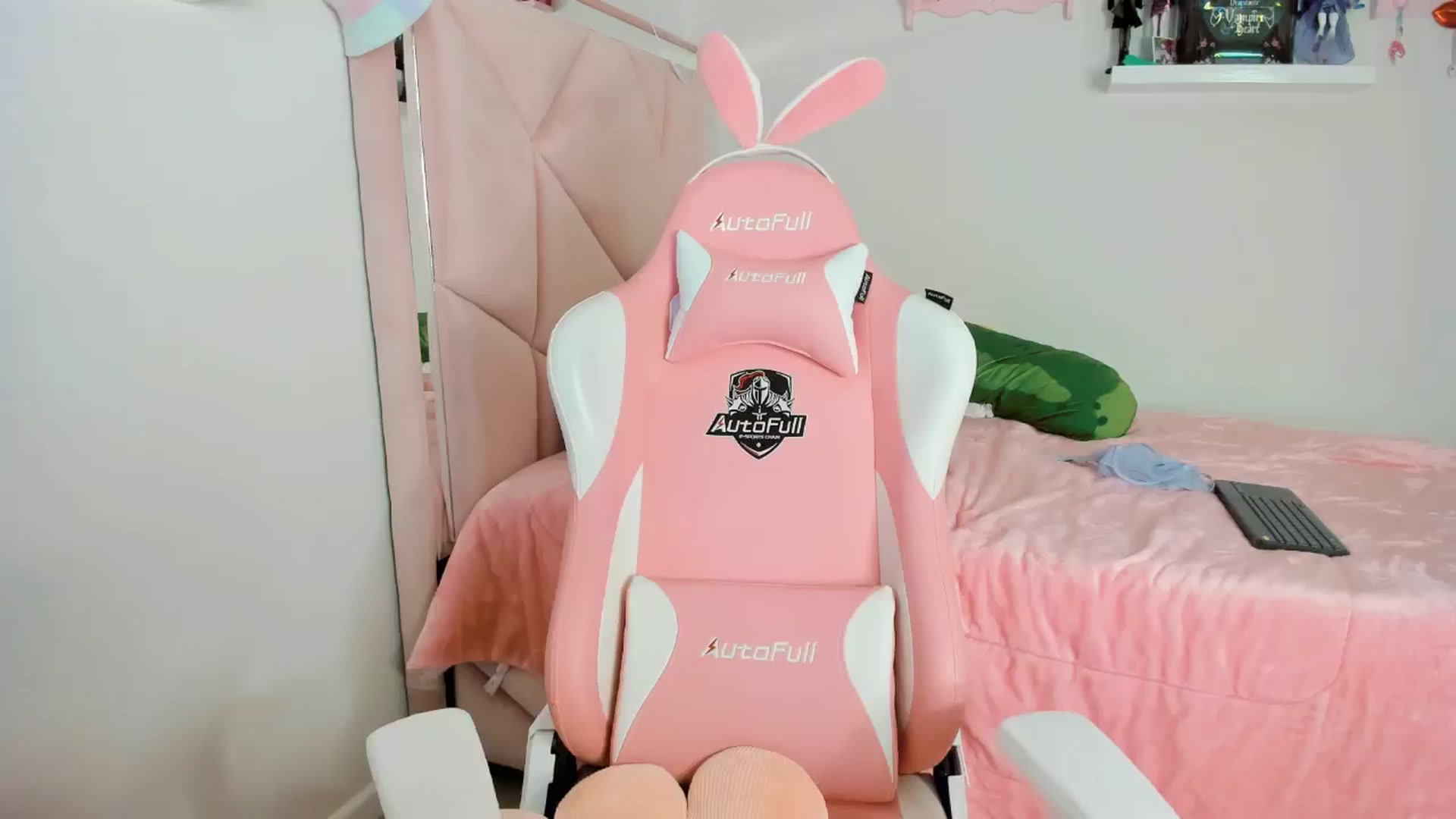 Gallery image thumbnail from Cherrycute666's myfreecams stream on, 11/24/2024, 06:22 image 5 of 20