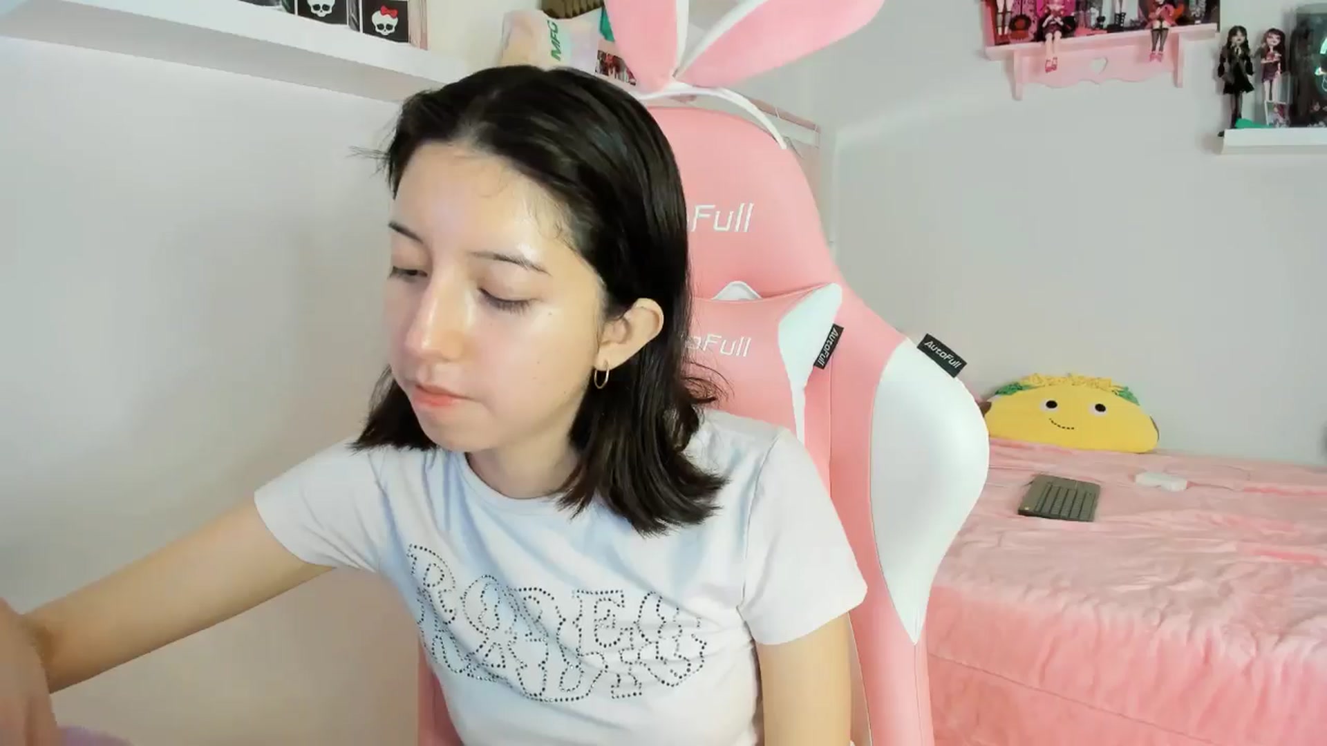 Gallery image thumbnail from Cherrycute666's myfreecams stream on, 11/24/2024, 10:57 image 11 of 20
