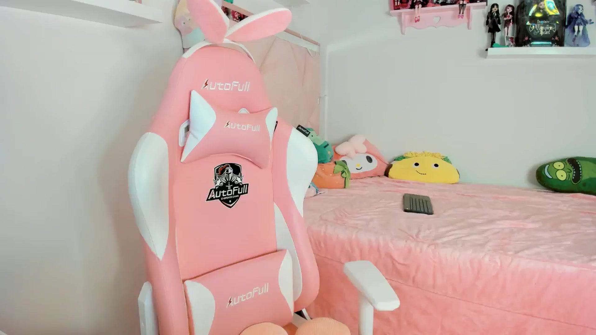 Gallery image thumbnail from Cherrycute666's myfreecams stream on, 11/24/2024, 10:57 image 18 of 20