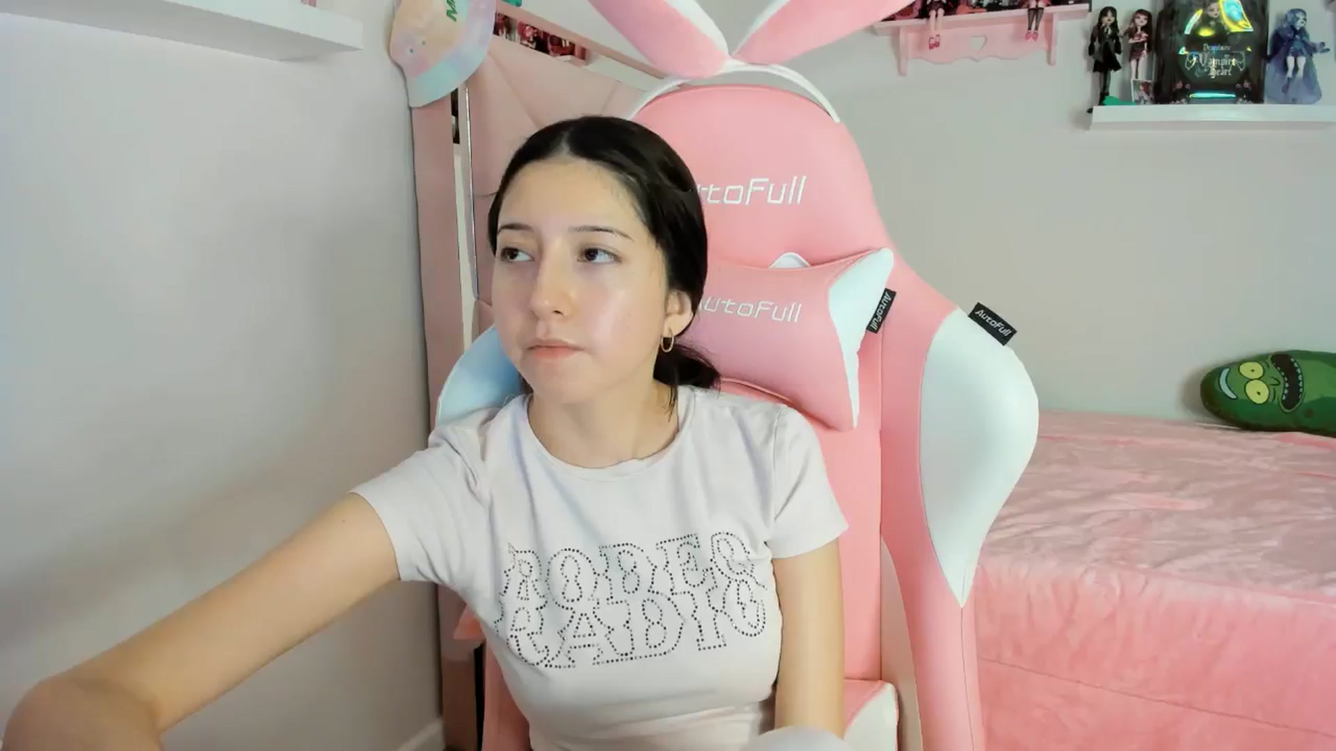 Gallery image thumbnail from Cherrycute666's myfreecams stream on, 11/24/2024, 10:57 image 17 of 20