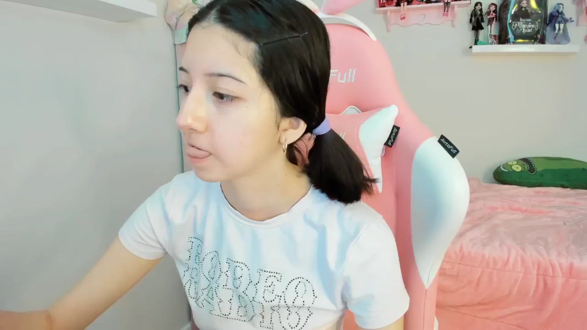Gallery image thumbnail from Cherrycute666's myfreecams stream on, 11/25/2024, 24:00 image 1 of 20