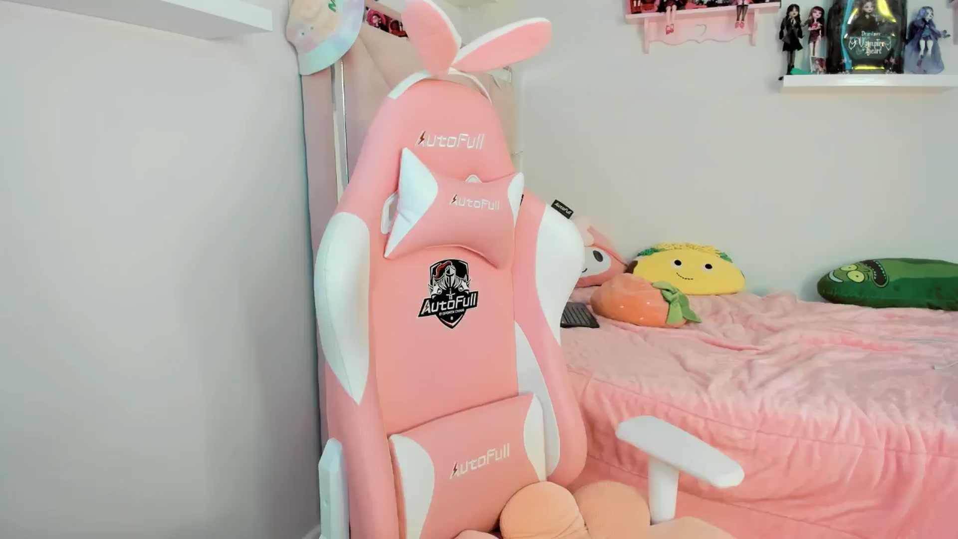 Gallery image thumbnail from Cherrycute666's myfreecams stream on, 11/25/2024, 24:00 image 8 of 20