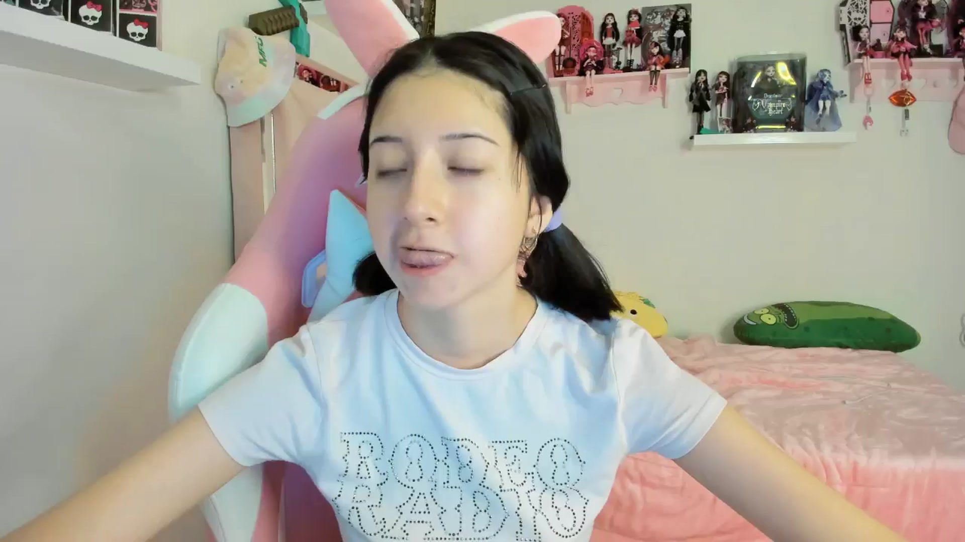 Gallery image thumbnail from Cherrycute666's myfreecams stream on, 11/25/2024, 01:22 image 13 of 20