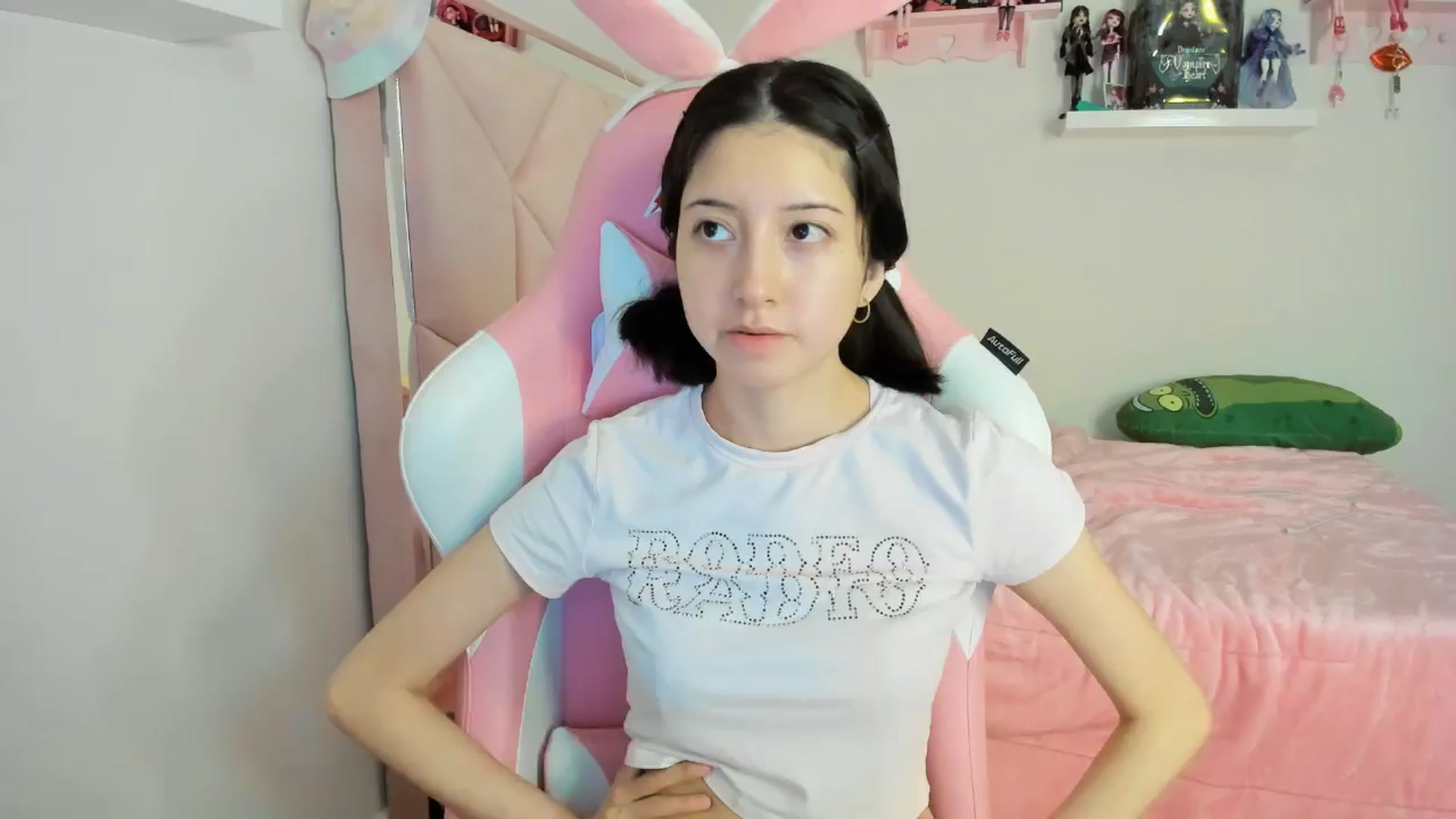 Gallery image thumbnail from Cherrycute666's myfreecams stream on, 11/25/2024, 01:22 image 1 of 20
