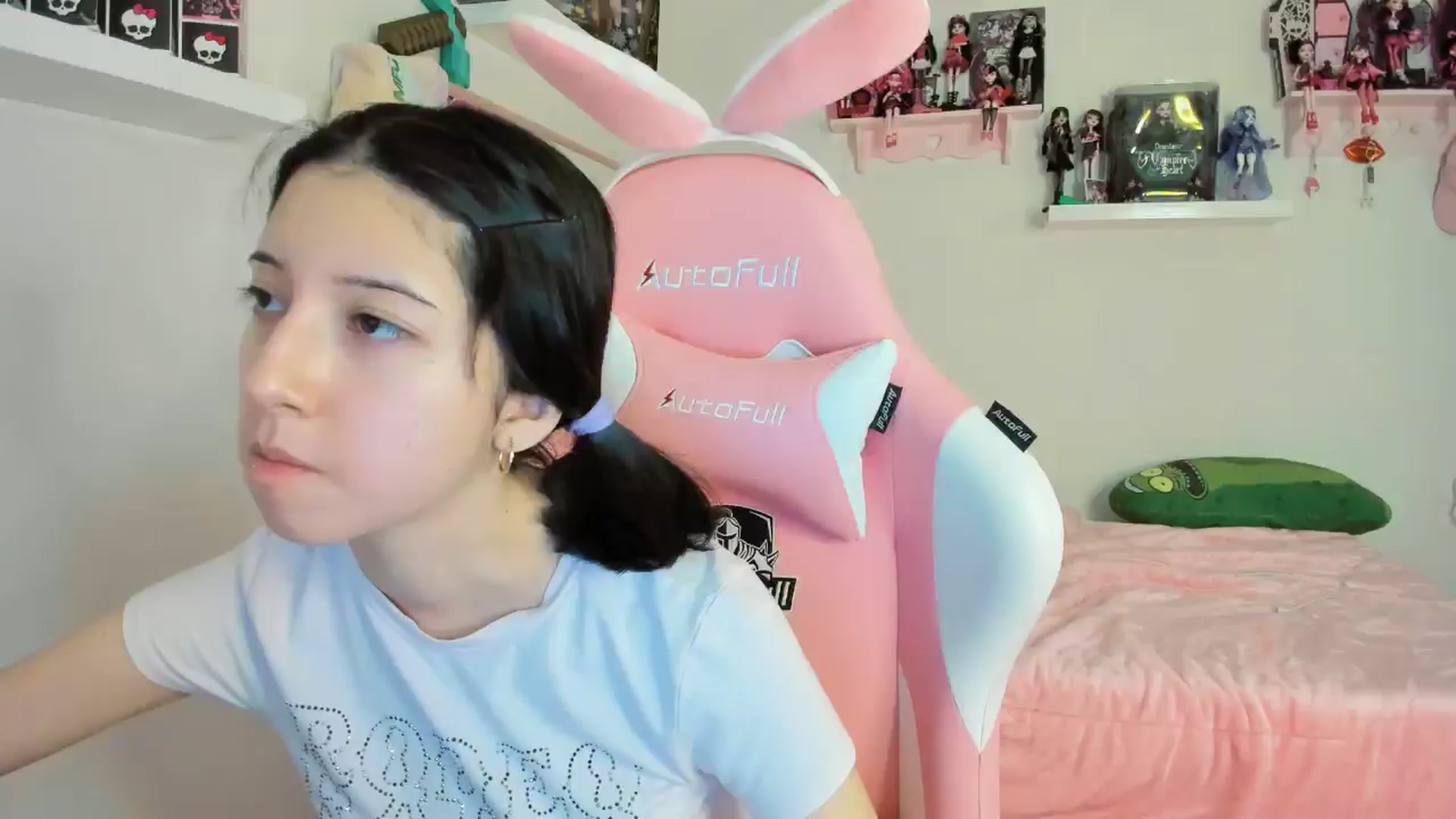 Gallery image thumbnail from Cherrycute666's myfreecams stream on, 11/25/2024, 01:22 image 10 of 20