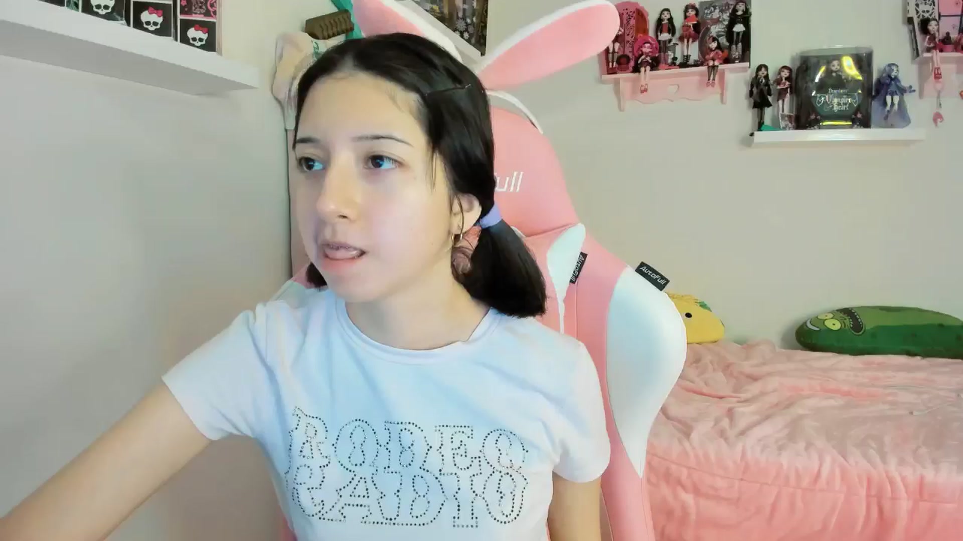 Gallery image thumbnail from Cherrycute666's myfreecams stream on, 11/25/2024, 01:22 image 14 of 20