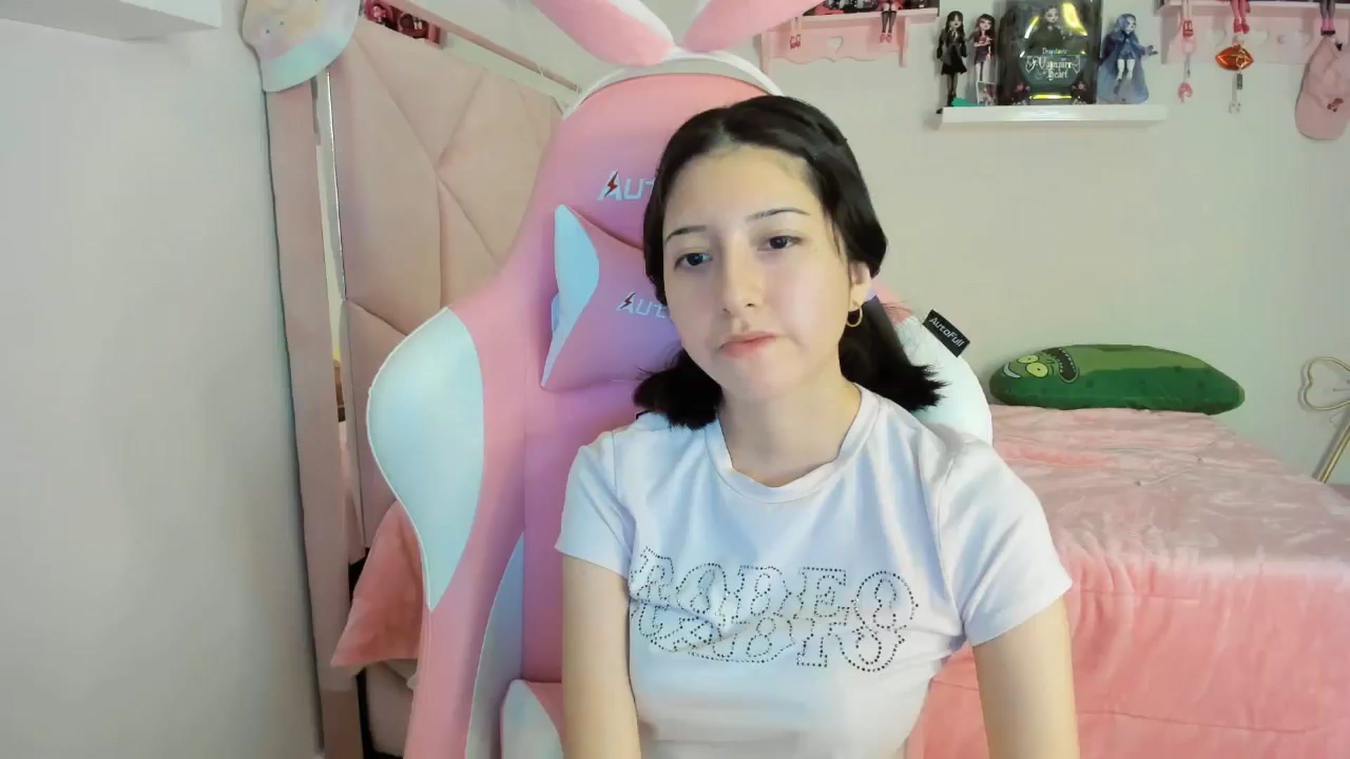 Gallery image thumbnail from Cherrycute666's myfreecams stream on, 11/25/2024, 01:22 image 4 of 20