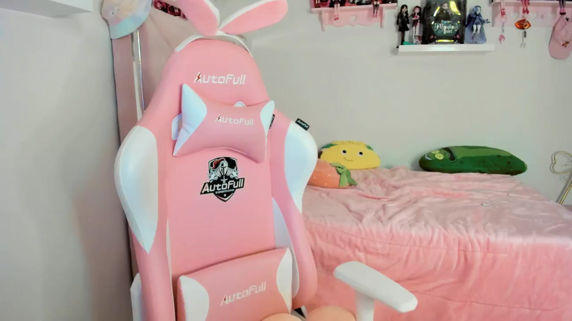 Gallery image thumbnail from Cherrycute666's myfreecams stream on, 11/25/2024, 01:22 image 5 of 20