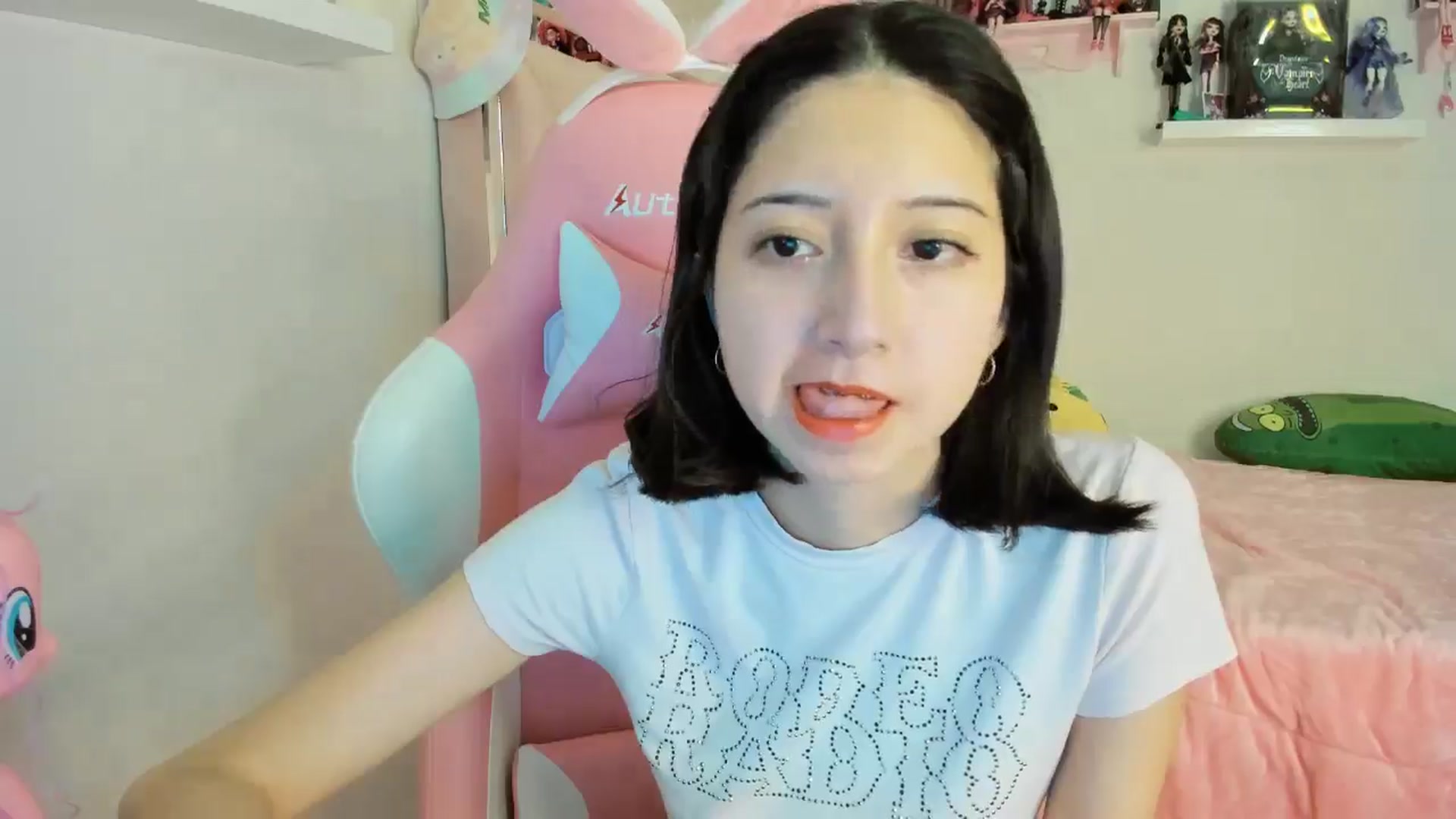 Gallery image thumbnail from Cherrycute666's myfreecams stream on, 11/25/2024, 04:44 image 4 of 20