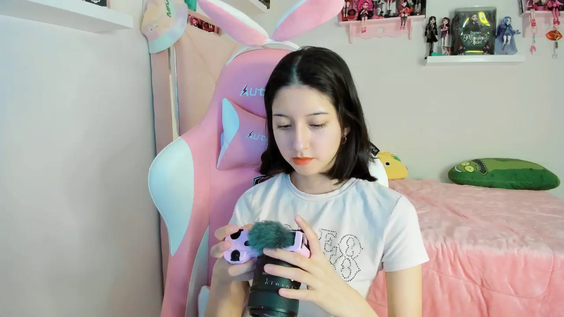 Gallery image thumbnail from Cherrycute666's myfreecams stream on, 11/25/2024, 04:44 image 14 of 20