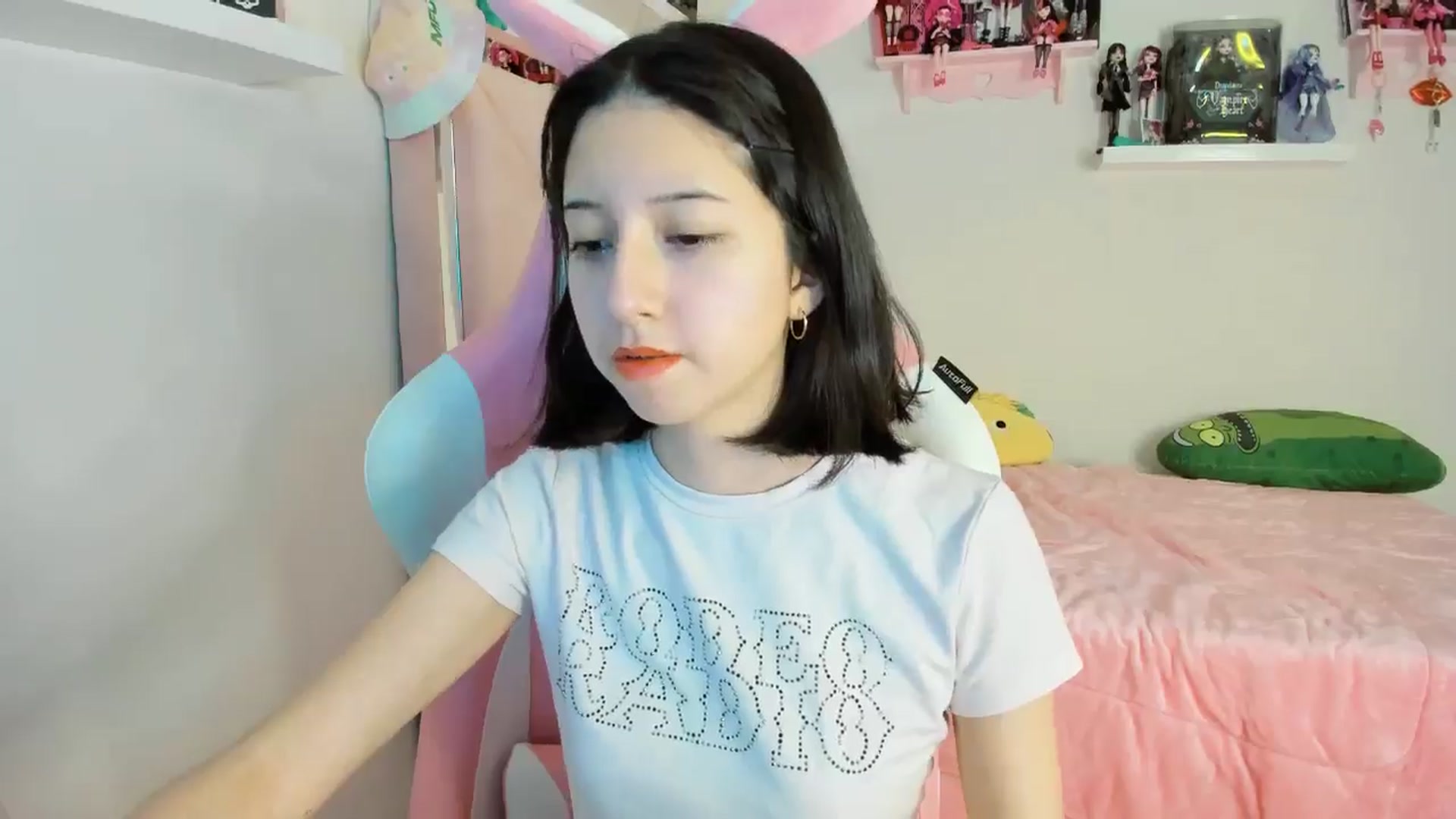 Gallery image thumbnail from Cherrycute666's myfreecams stream on, 11/25/2024, 04:44 image 11 of 20