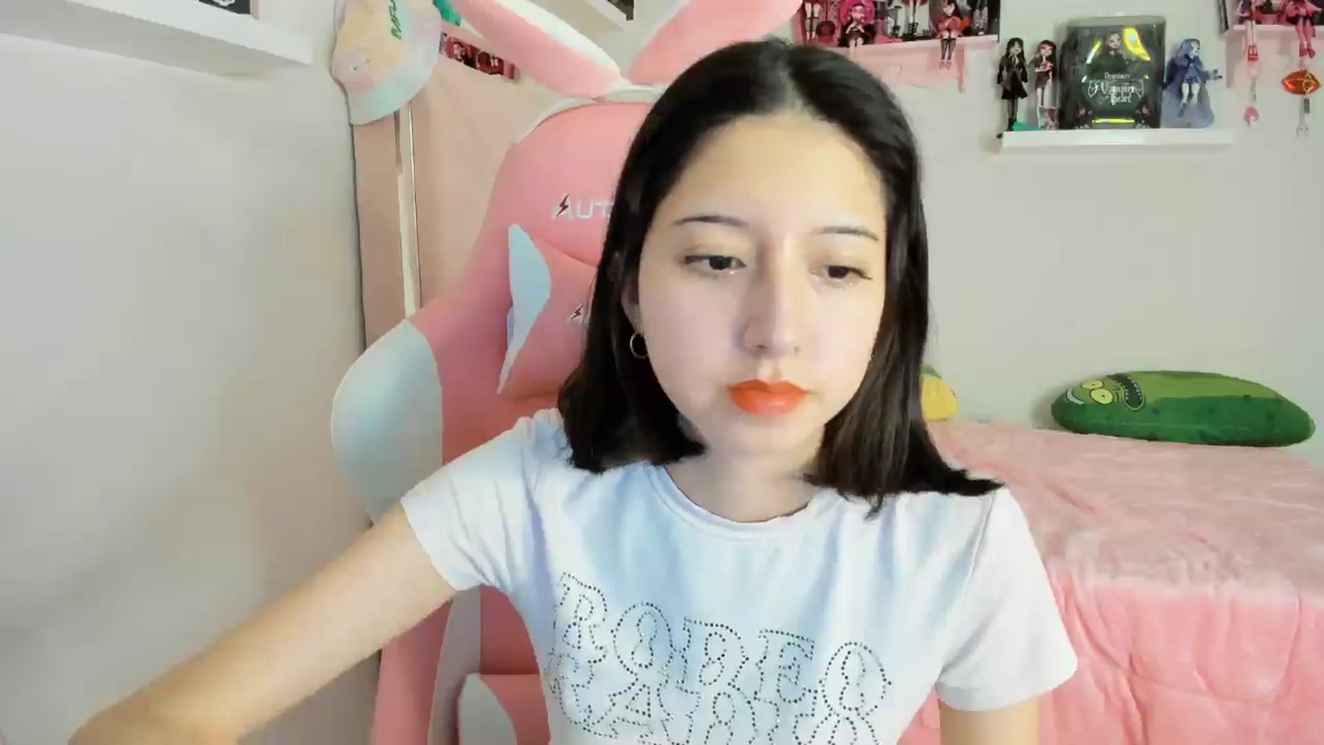 Gallery image thumbnail from Cherrycute666's myfreecams stream on, 11/25/2024, 04:44 image 15 of 20