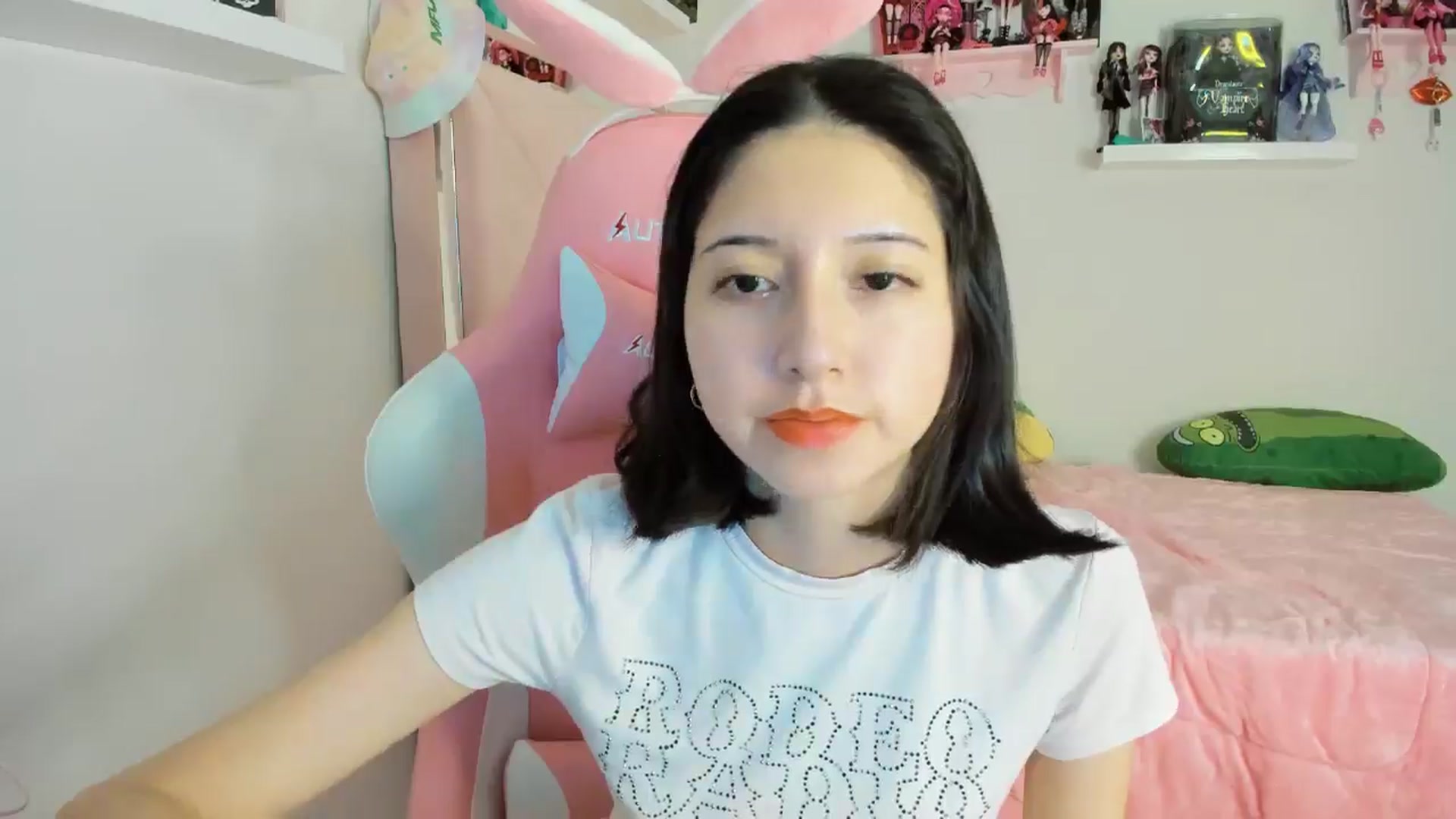 Gallery image thumbnail from Cherrycute666's myfreecams stream on, 11/25/2024, 04:44 image 18 of 20