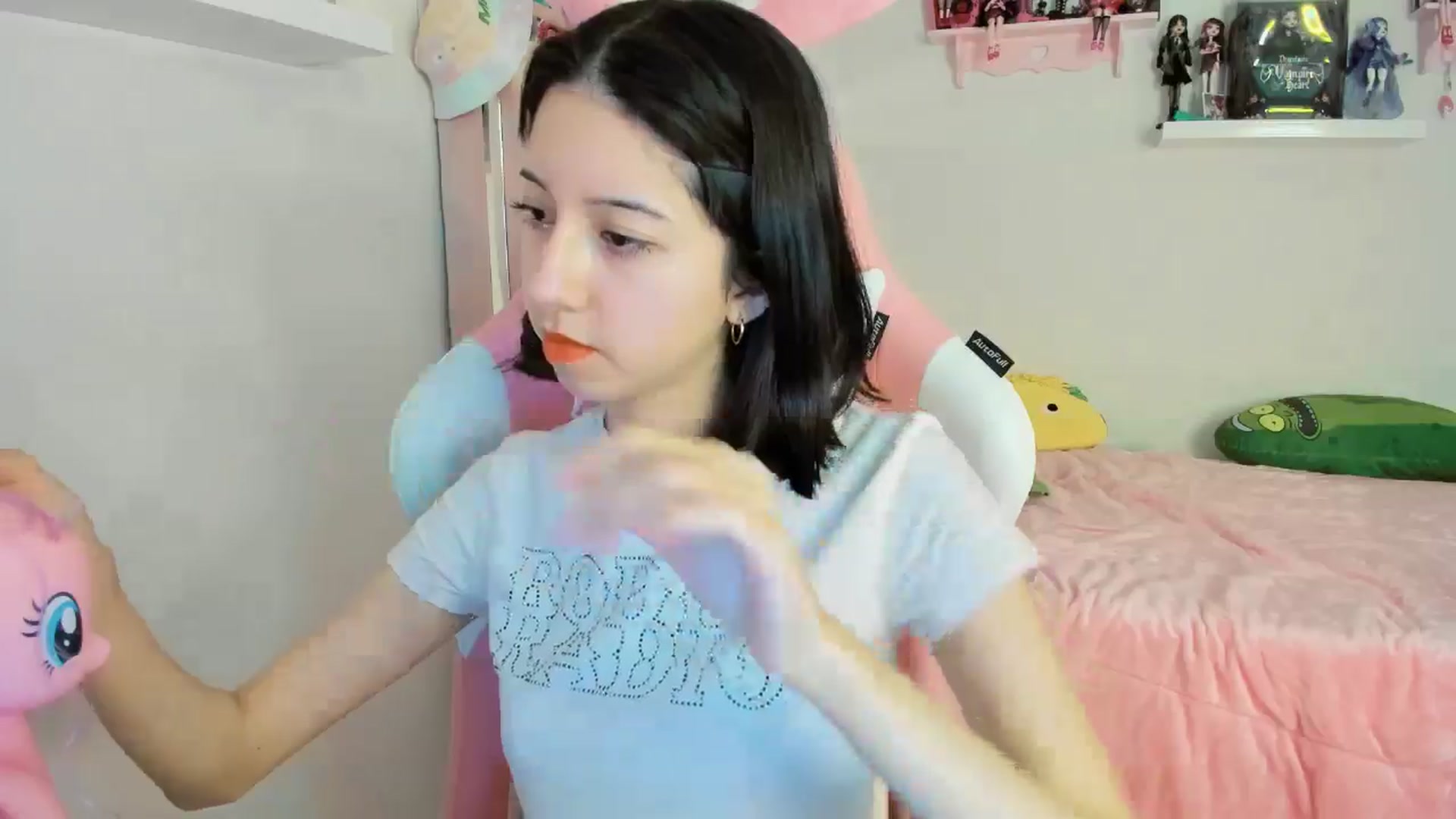 Gallery image thumbnail from Cherrycute666's myfreecams stream on, 11/25/2024, 04:44 image 3 of 20